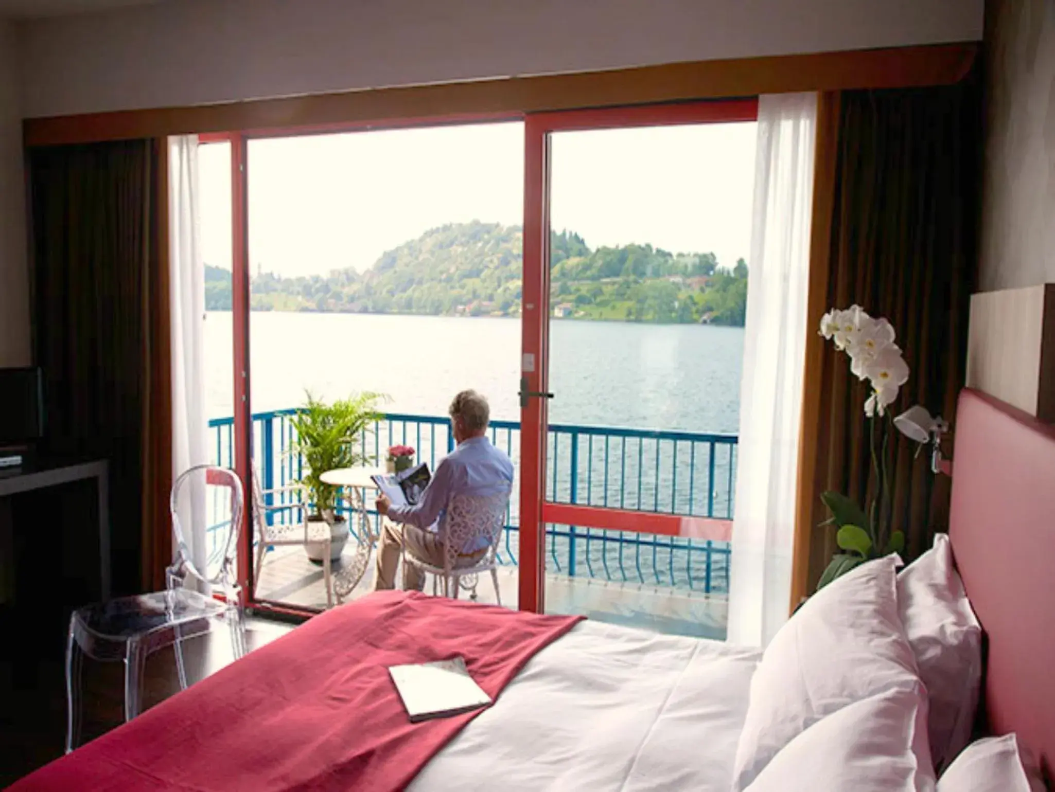 Double or Twin Room with Lake View in Hotel L'Approdo Double or Twin Room with Lake View in Hotel L'Approdo