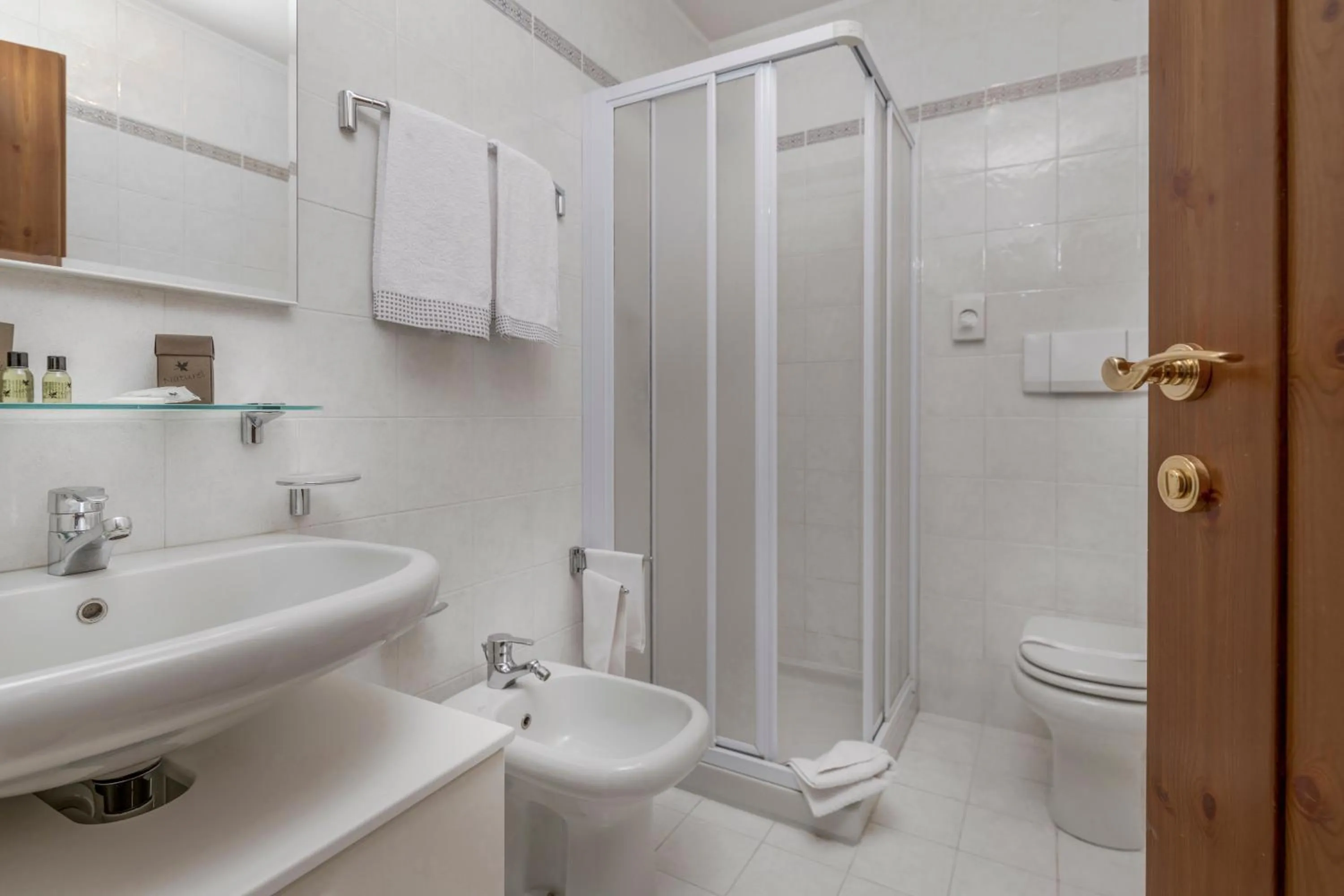 Shower in Hotel Cristallo