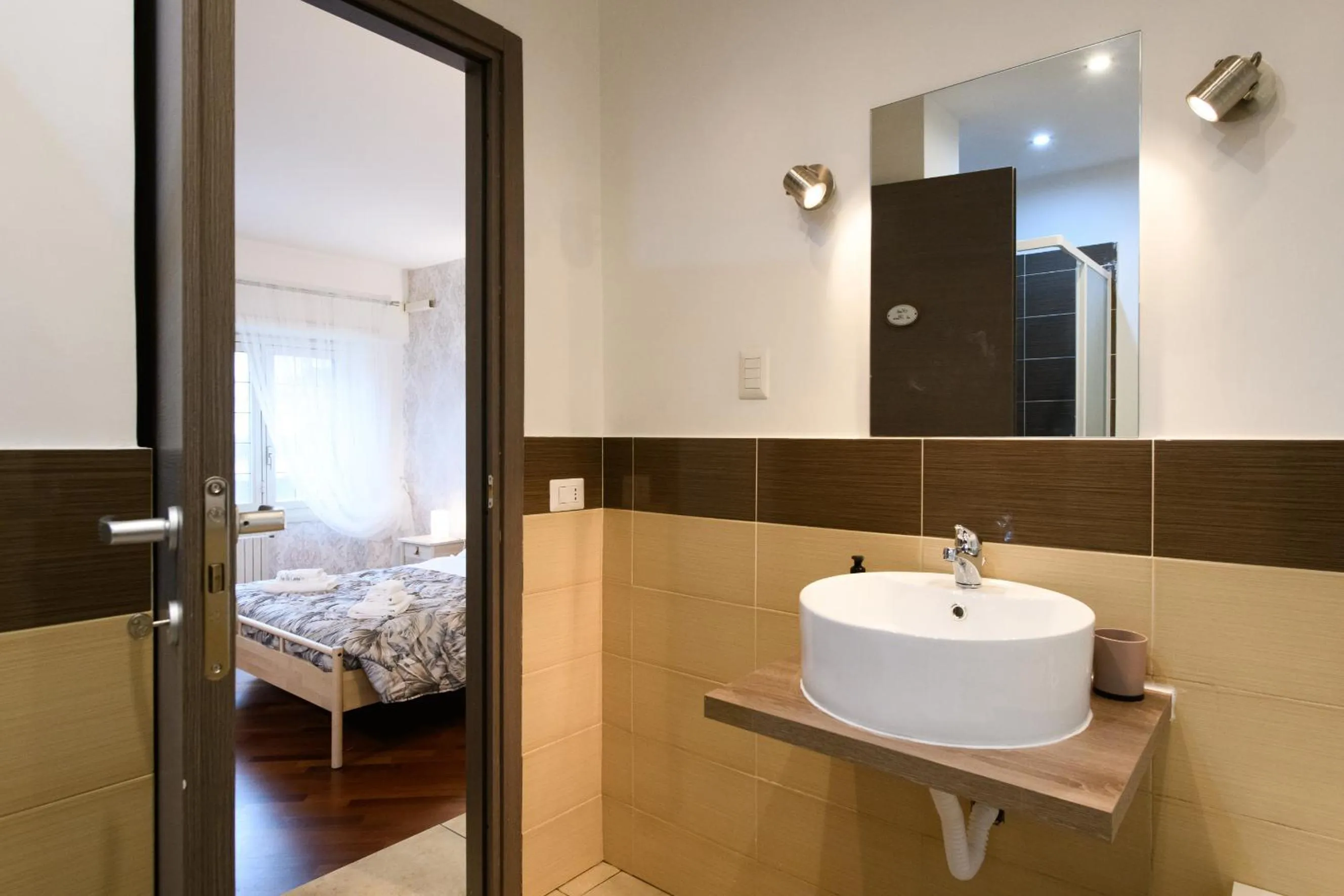 Bathroom, Bed in Aurelio Deluxe Rooms