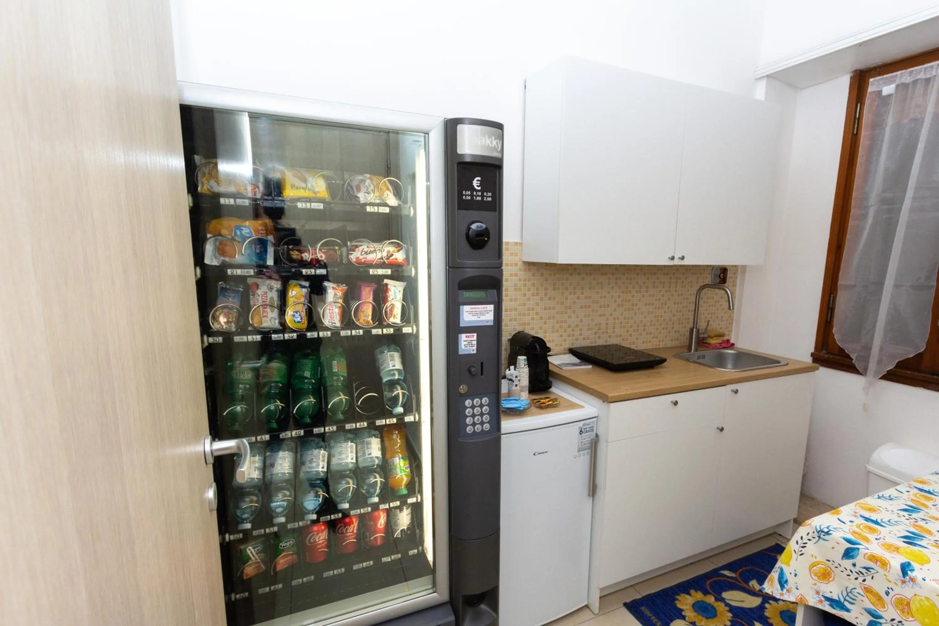 Communal kitchen in Aurelio Deluxe Rooms