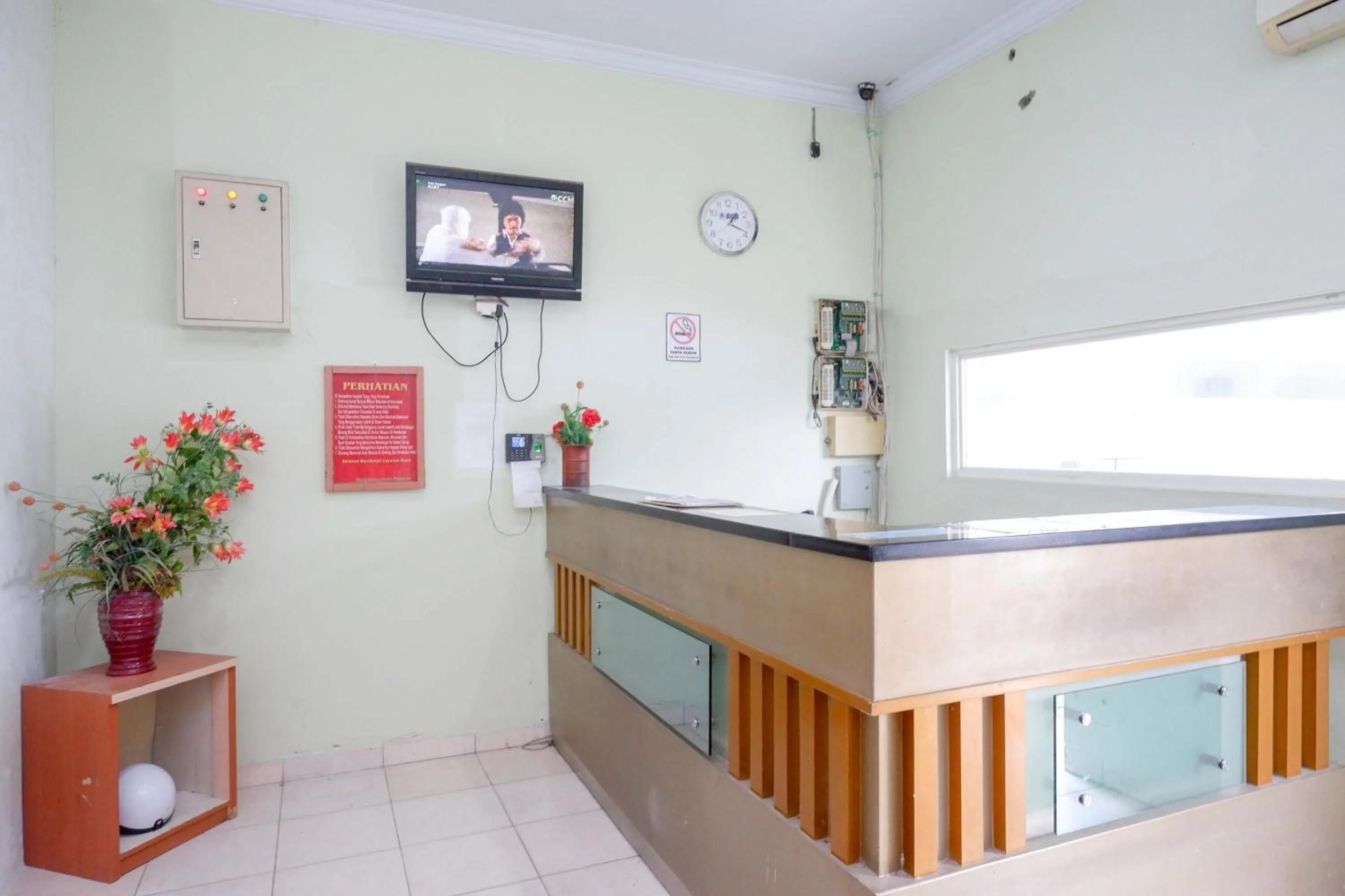 Lobby or reception in Urbanview Hotel Platinum Parepare