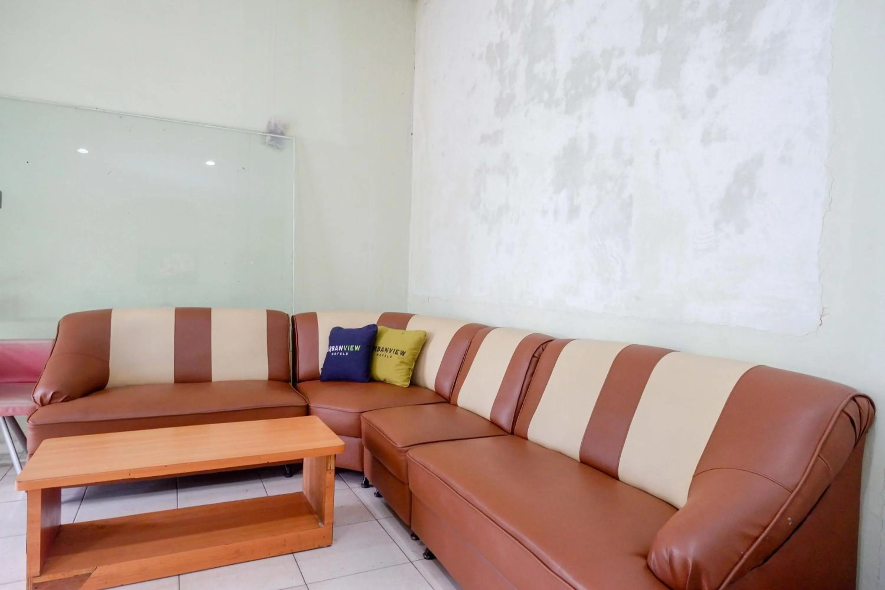 Seating area in Urbanview Hotel Platinum Parepare