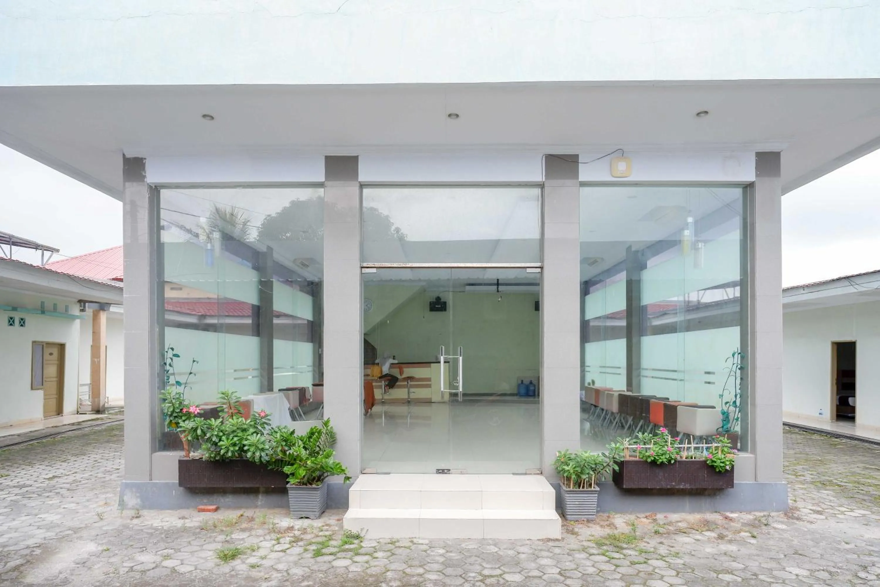 Property building in Urbanview Hotel Platinum Parepare