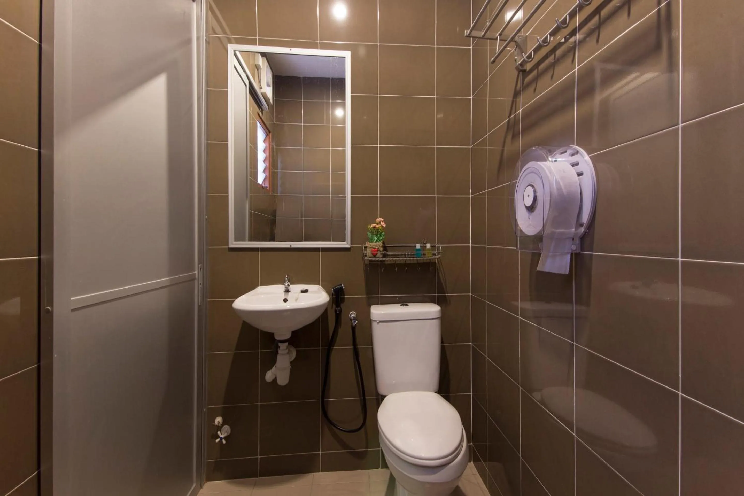 Bathroom in Chemor Inn