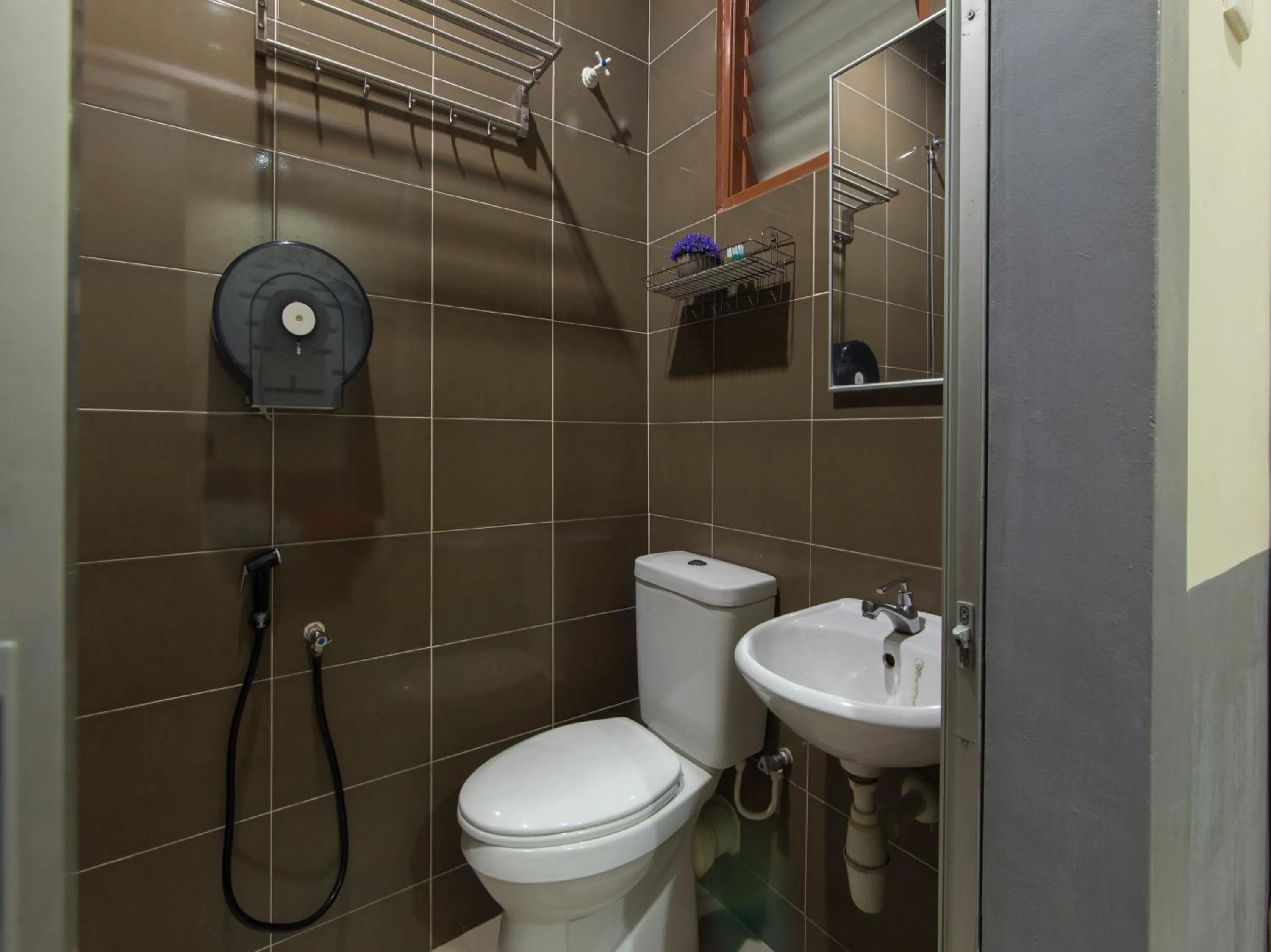 Bathroom in Chemor Inn