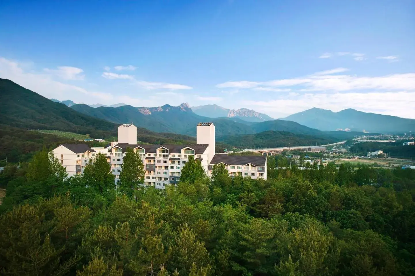 Property building in Kumho Seorak Resort Property building in Kumho Seorak Resort