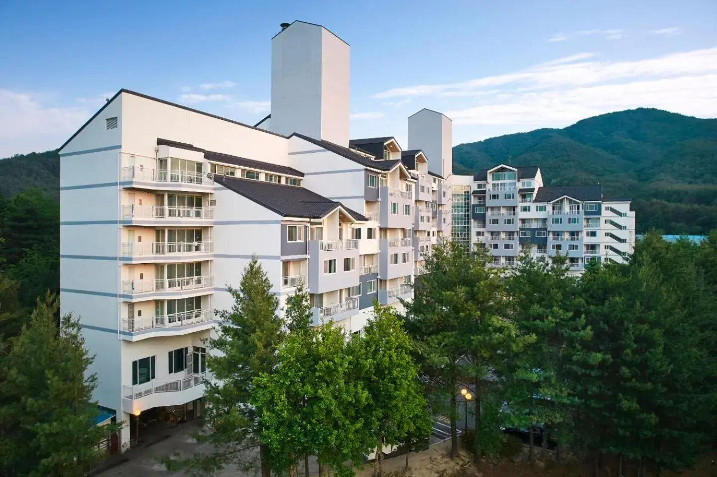 Property building in Kumho Seorak Resort Property building in Kumho Seorak Resort