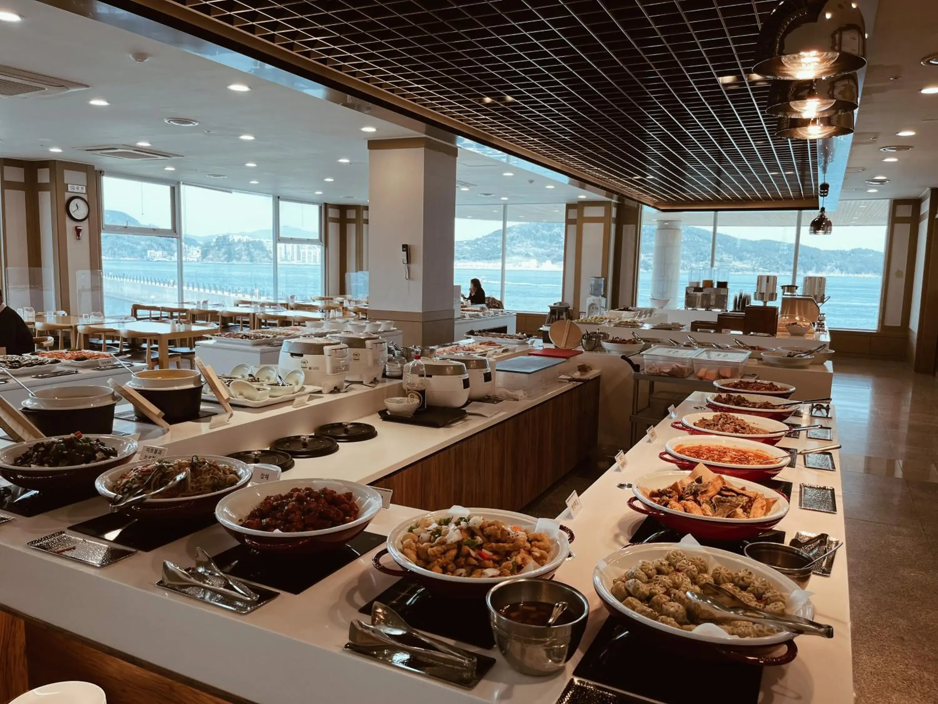 Restaurant/places to eat in Kumho Tongyeong Marina Resort Restaurant/places to eat in Kumho Tongyeong Marina Resort