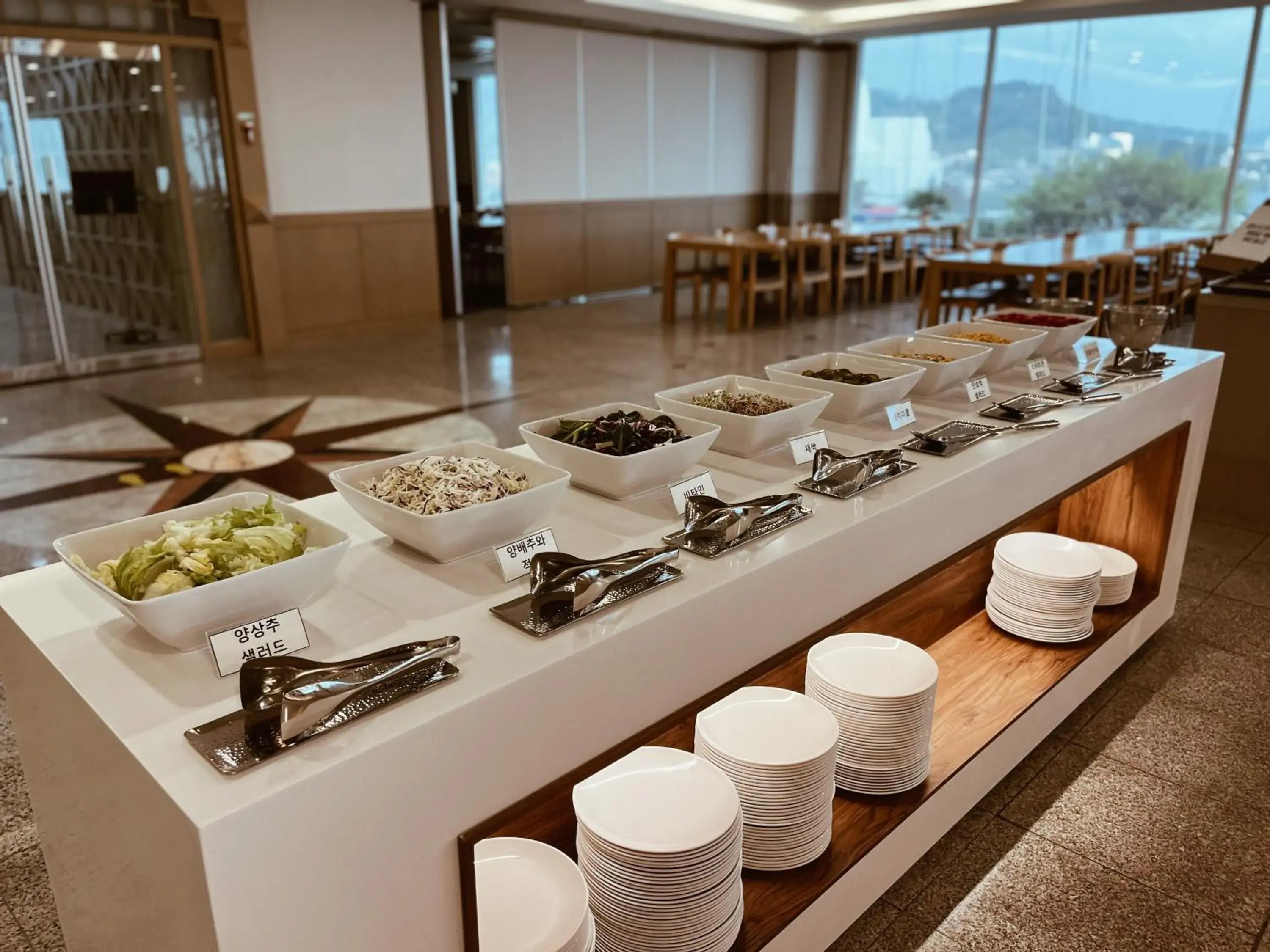 Restaurant/places to eat in Kumho Tongyeong Marina Resort Restaurant/places to eat in Kumho Tongyeong Marina Resort