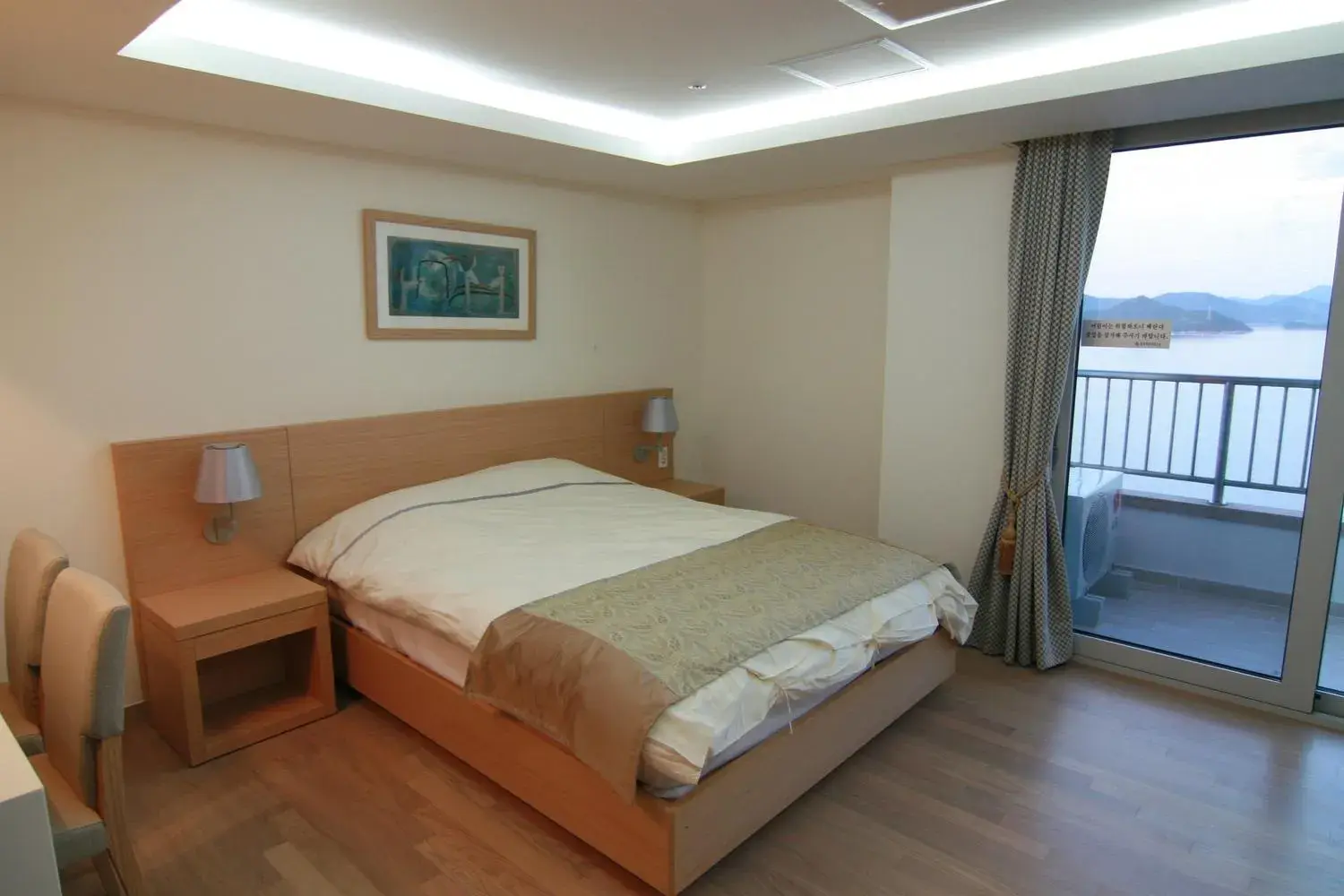 Bed in Kumho Tongyeong Marina Resort Bed in Kumho Tongyeong Marina Resort