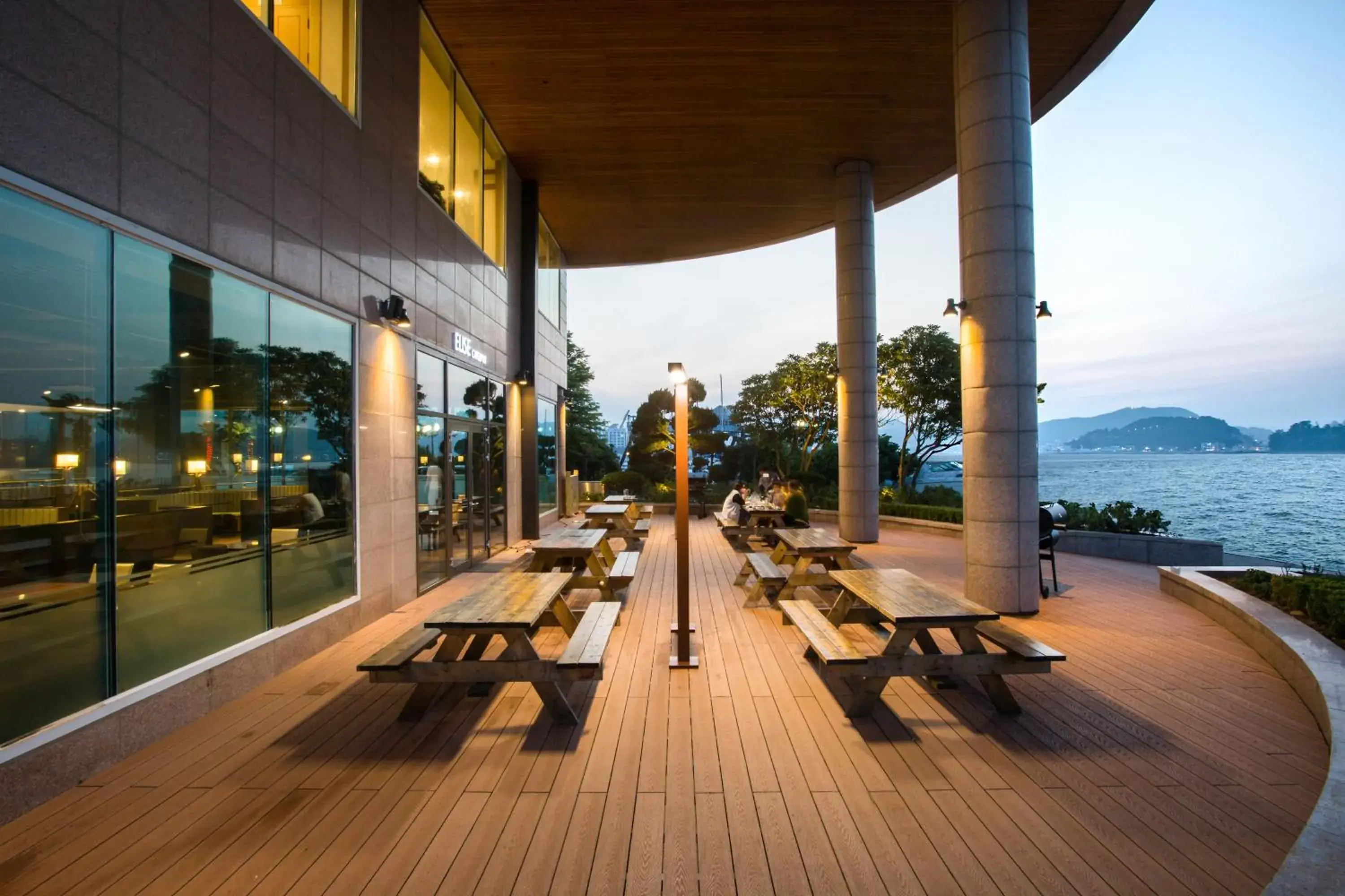 Restaurant/places to eat in Kumho Tongyeong Marina Resort Restaurant/places to eat in Kumho Tongyeong Marina Resort