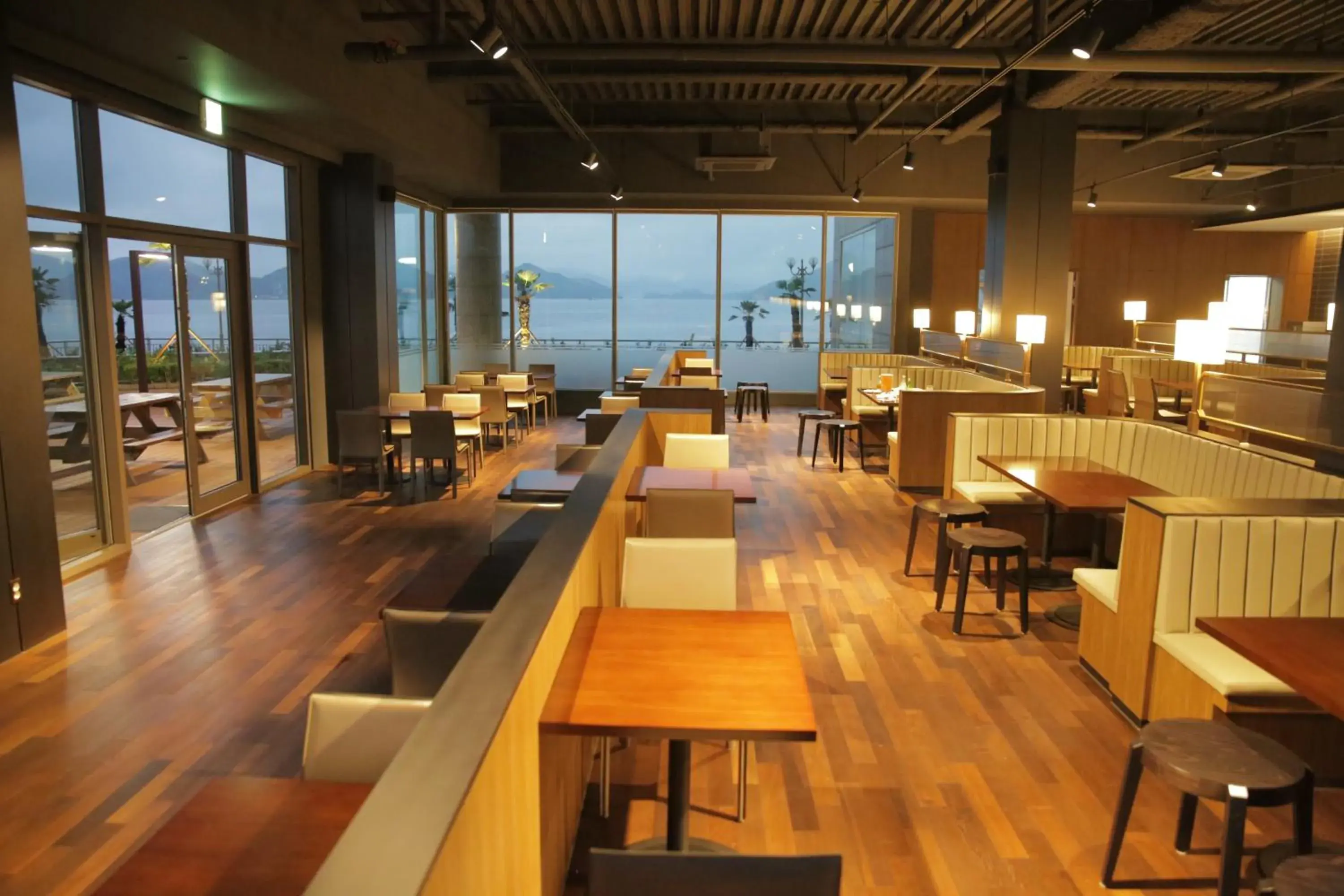 Restaurant/places to eat in Kumho Tongyeong Marina Resort Restaurant/places to eat in Kumho Tongyeong Marina Resort