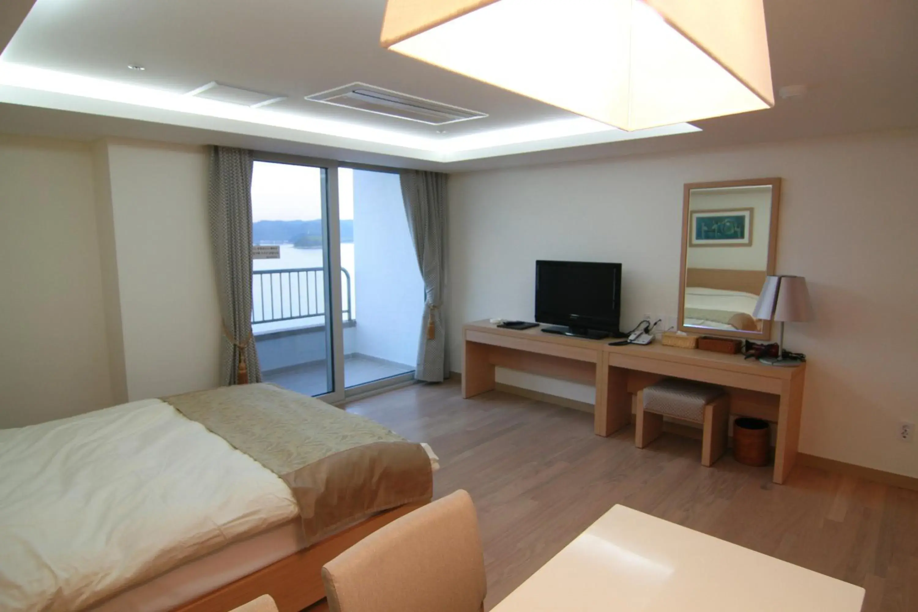 Photo of the whole room, Bed in Kumho Tongyeong Marina Resort Photo of the whole room, Bed in Kumho Tongyeong Marina Resort