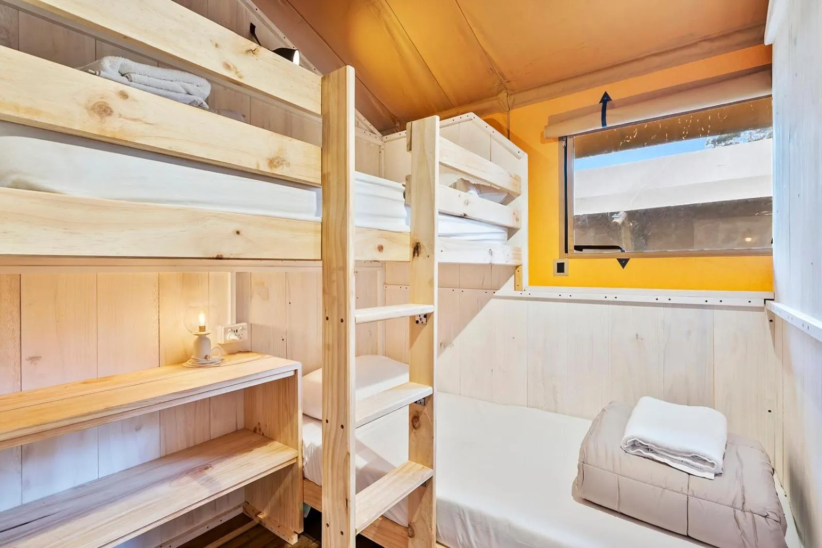 Bedroom, Bed in Ingenia Holidays Noosa