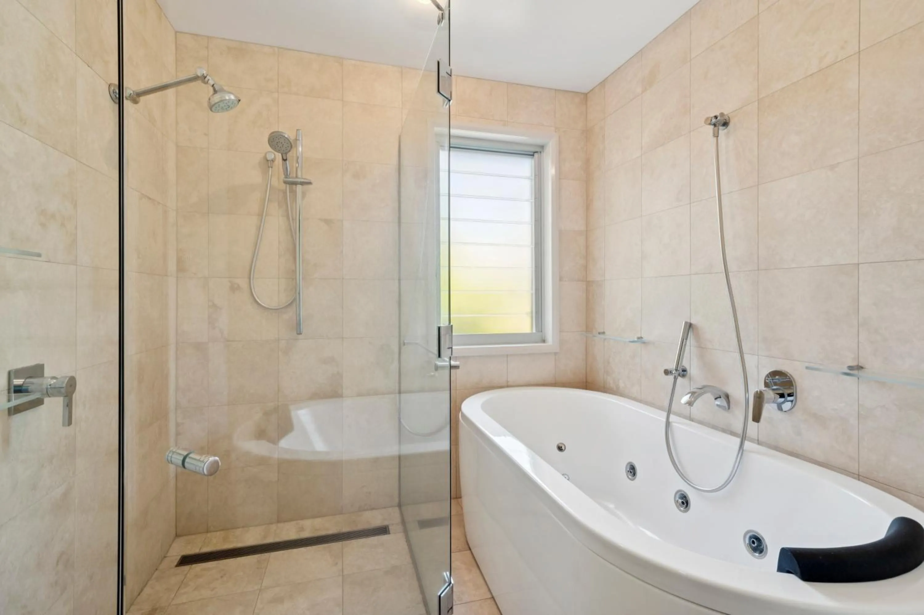 Bathroom in Ingenia Holidays Nambucca Heads