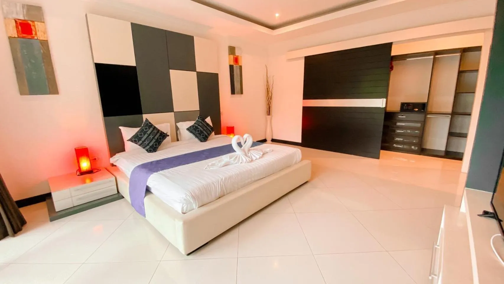 Bed in Hidden Palm Pool Villas