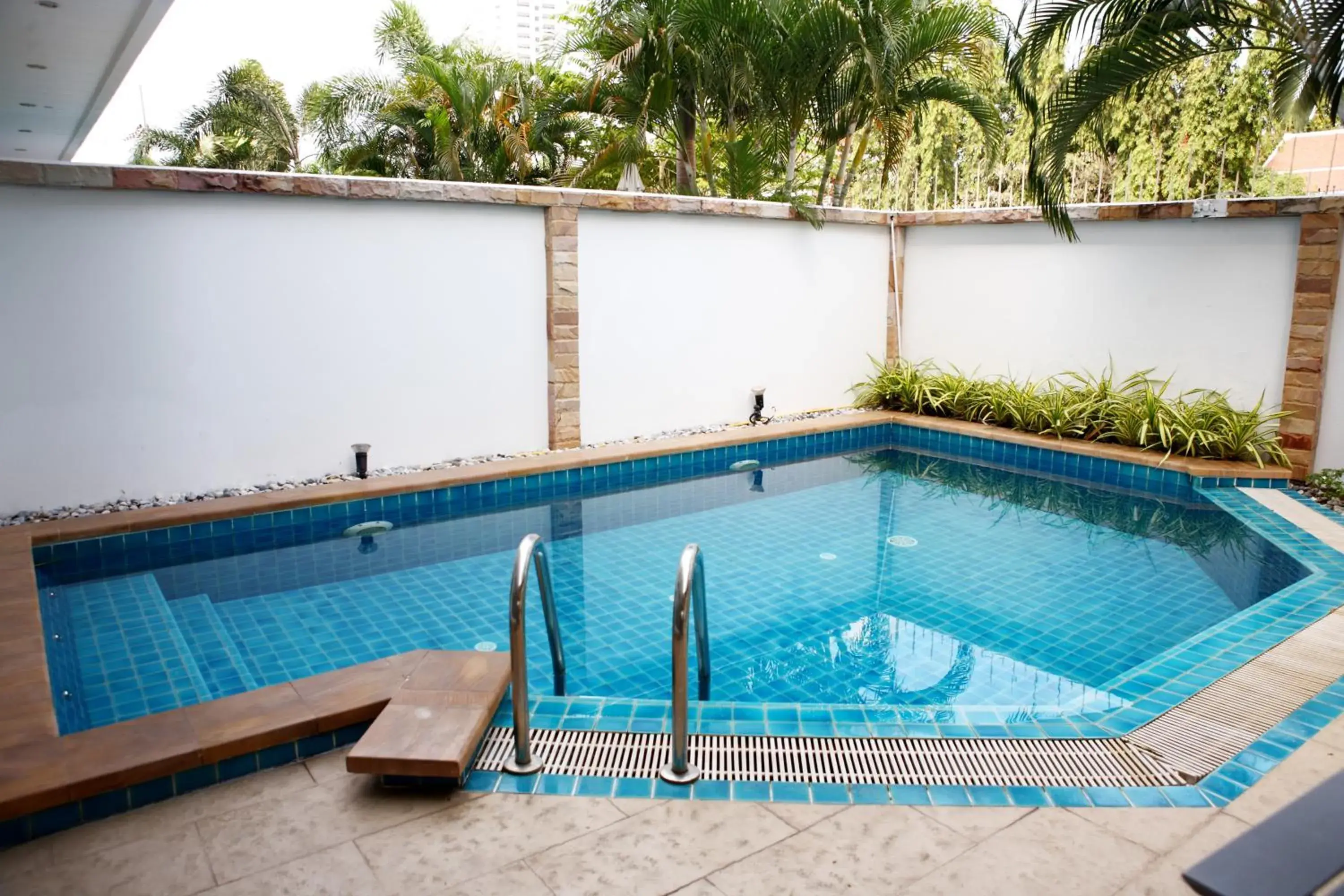 Swimming pool in Hidden Palm Pool Villas Swimming pool in Hidden Palm Pool Villas