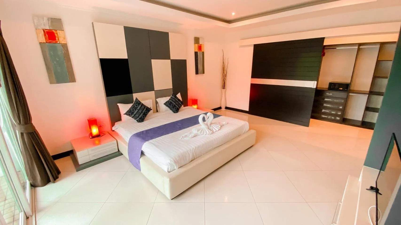 Bed in Hidden Palm Pool Villas