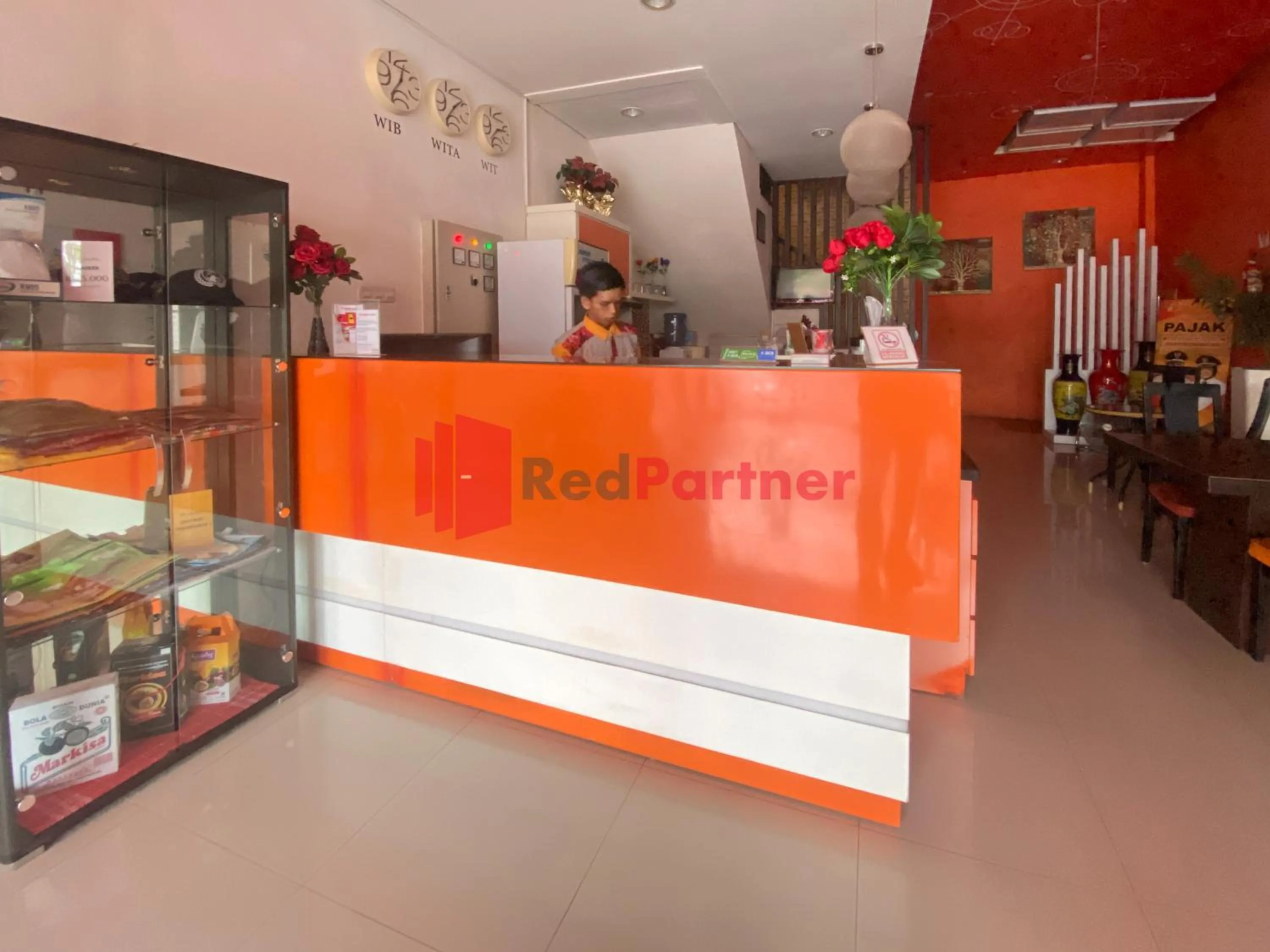 Lobby or reception in Hotel Alpha Makassar RedPartner