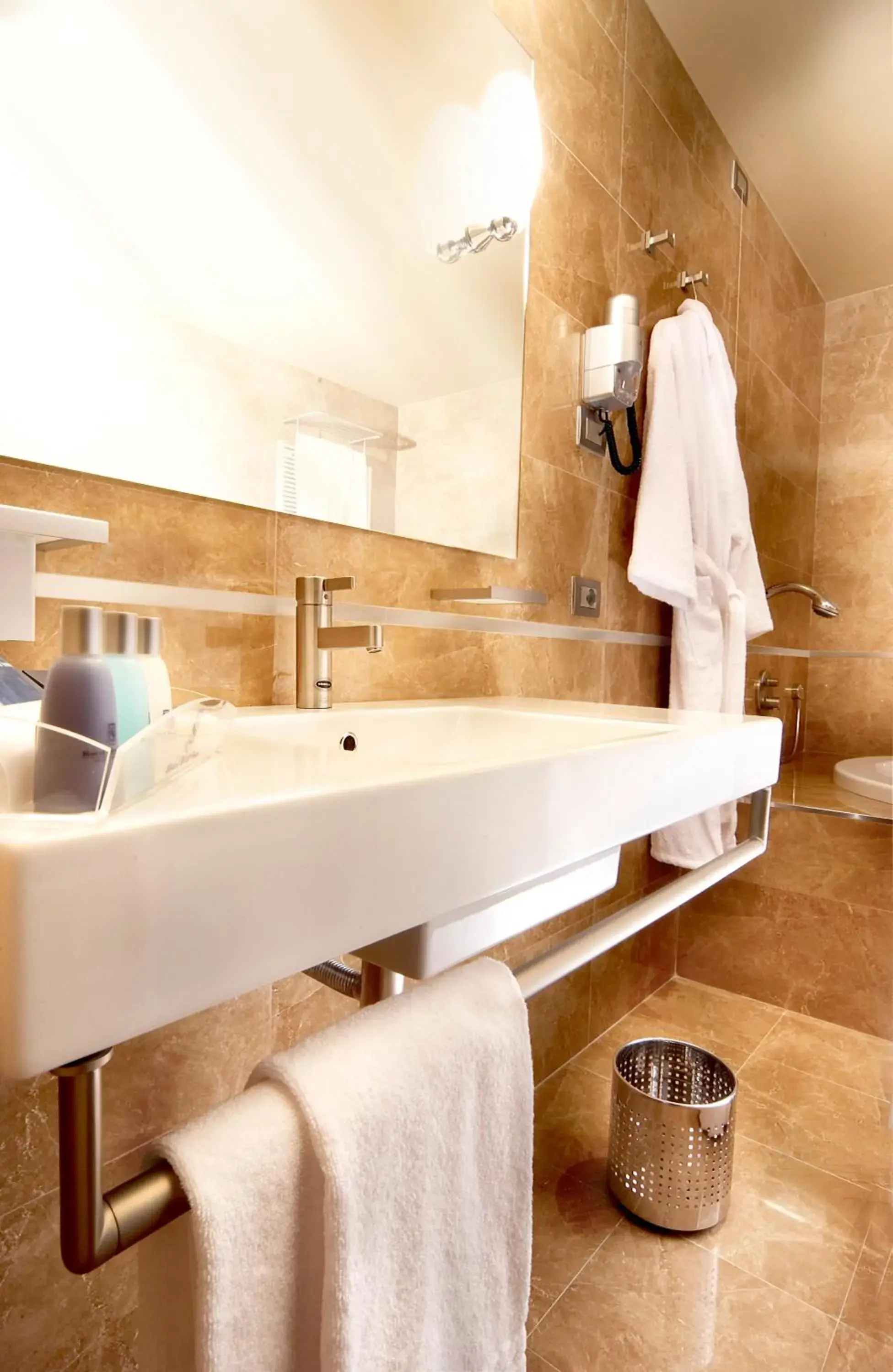 Bathroom in Hotel Real Fini Baia Del Re Bathroom in Hotel Real Fini Baia Del Re