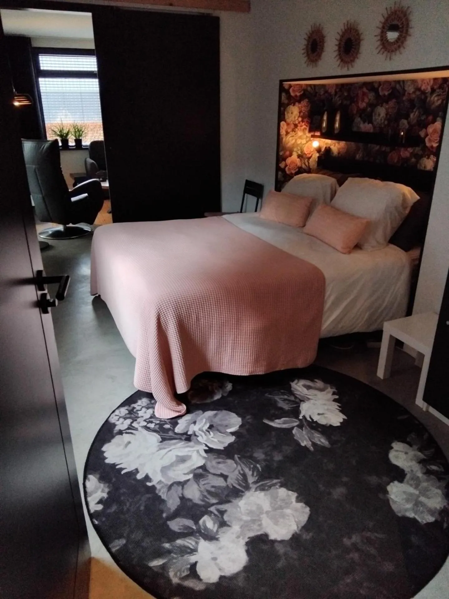 Bed in Ruunerwoldse Stekkie met eigen badkamer