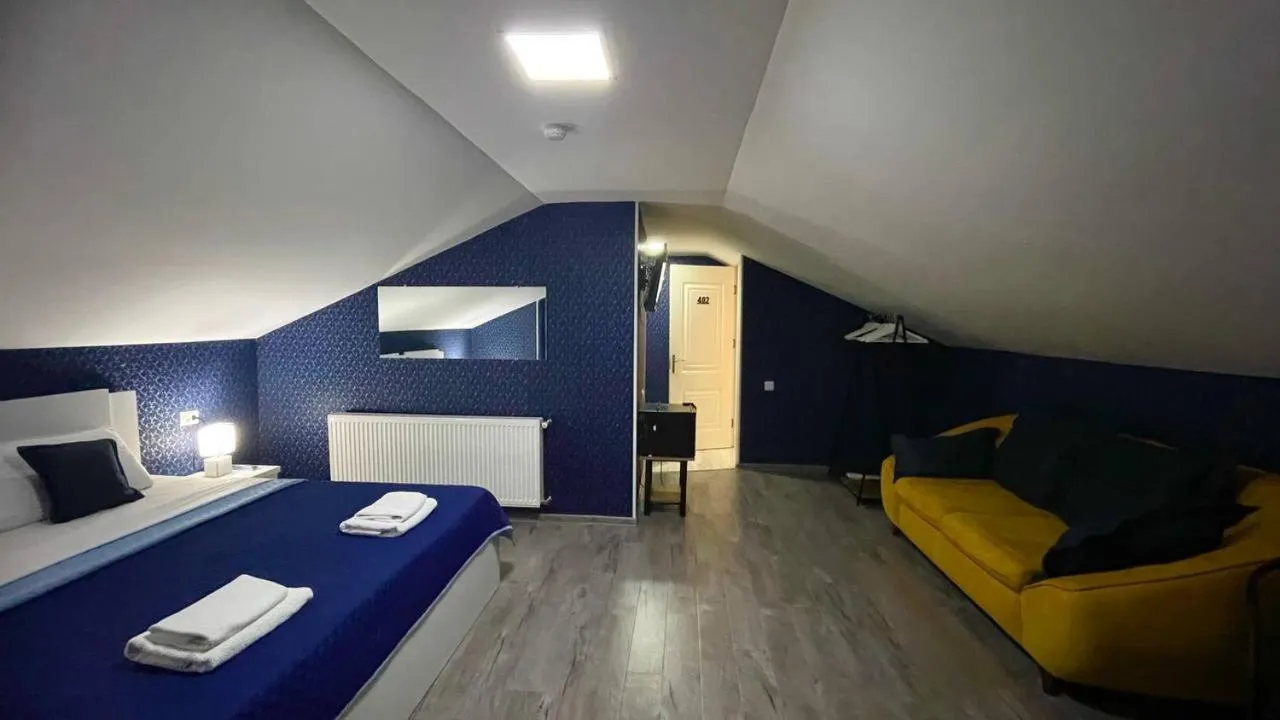 Bed in Hotel West Face