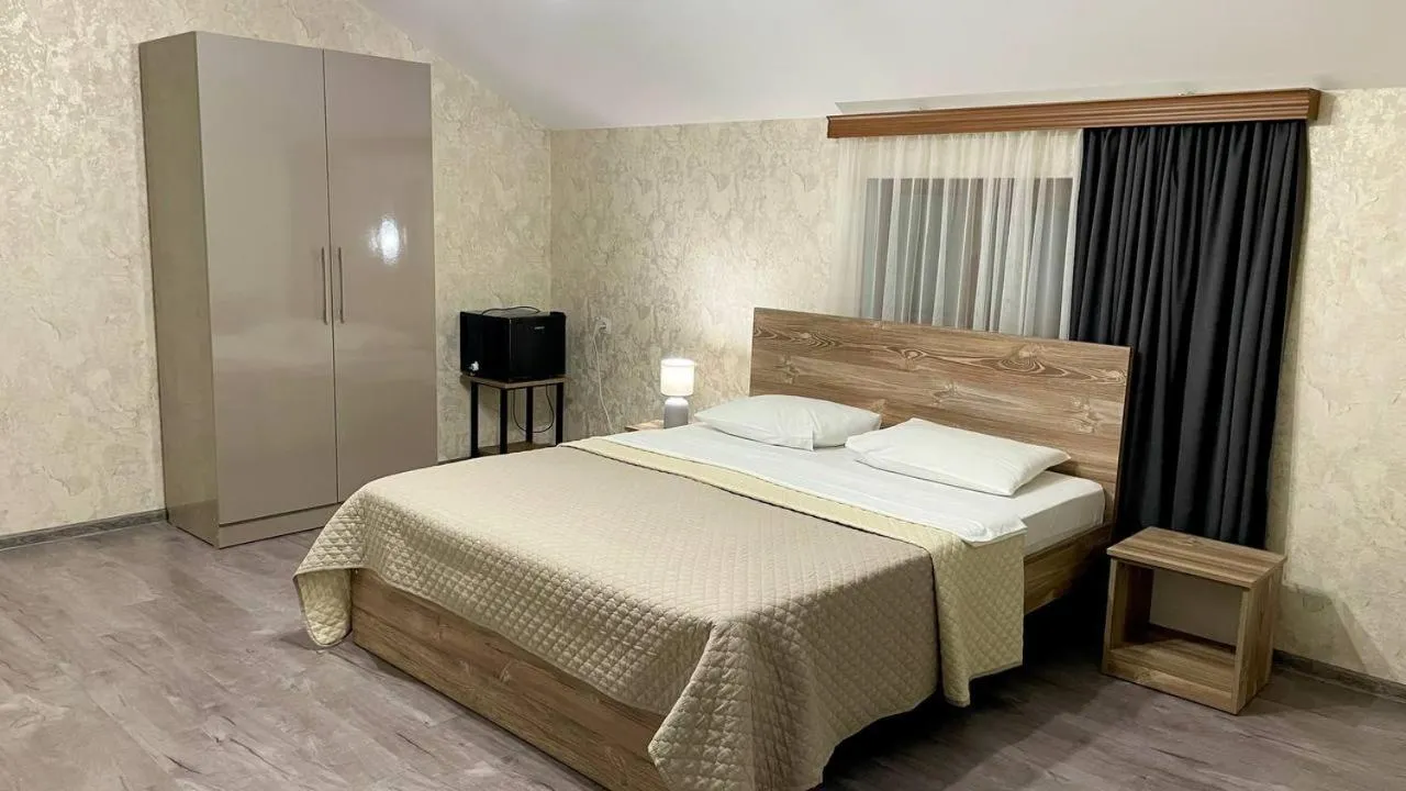 Bed in Hotel West Face