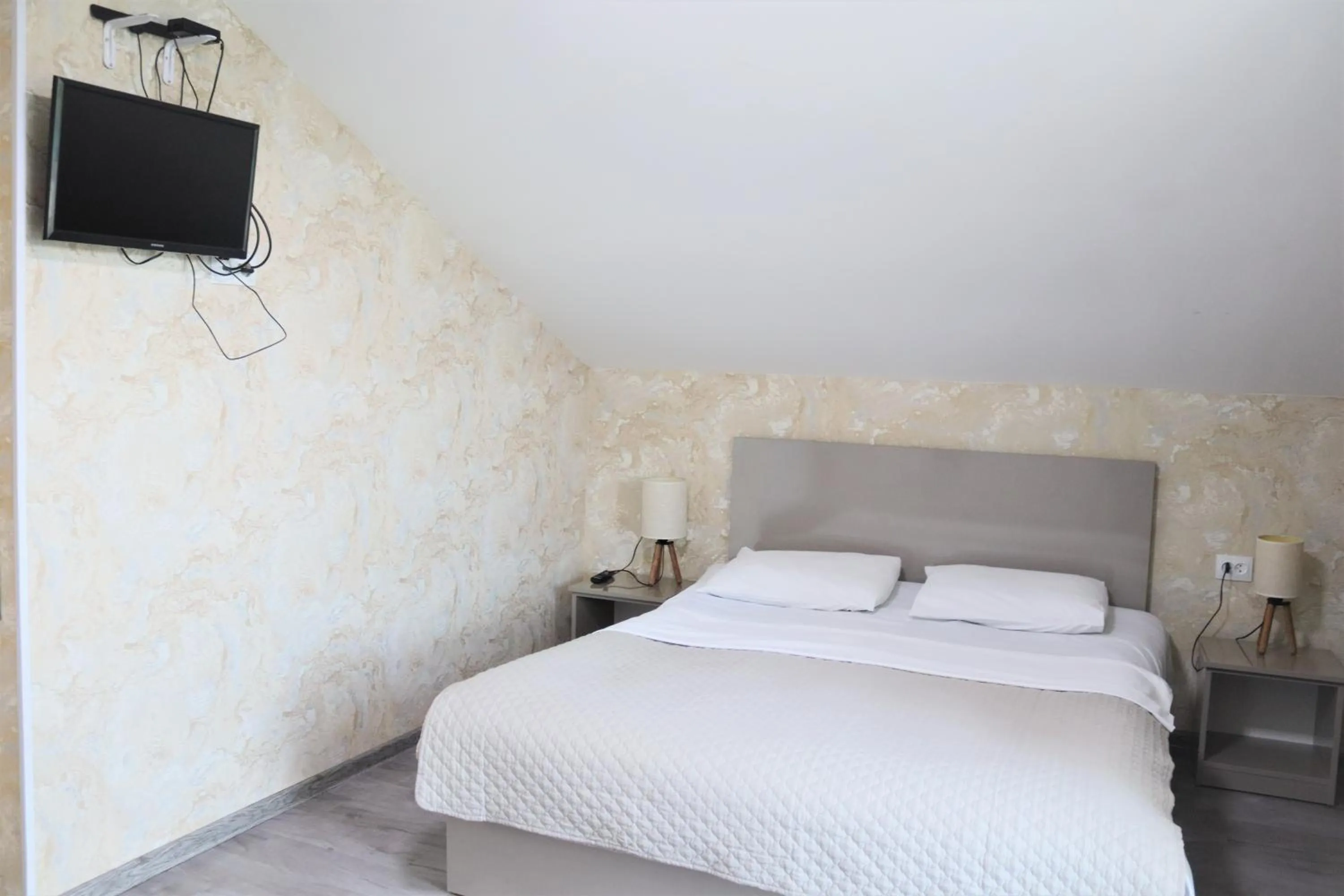 Bed in Hotel West Face