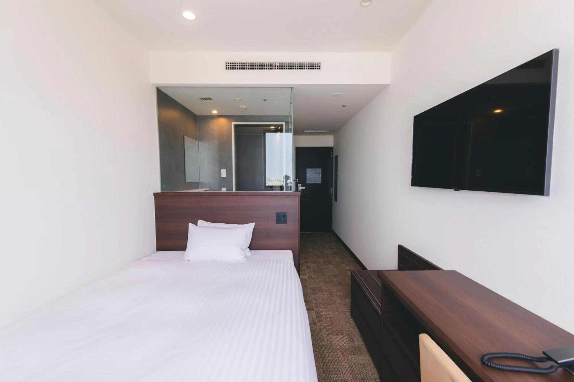 Photo of the whole room, Bed in Seaside Hotel Maiko Villa Kobe