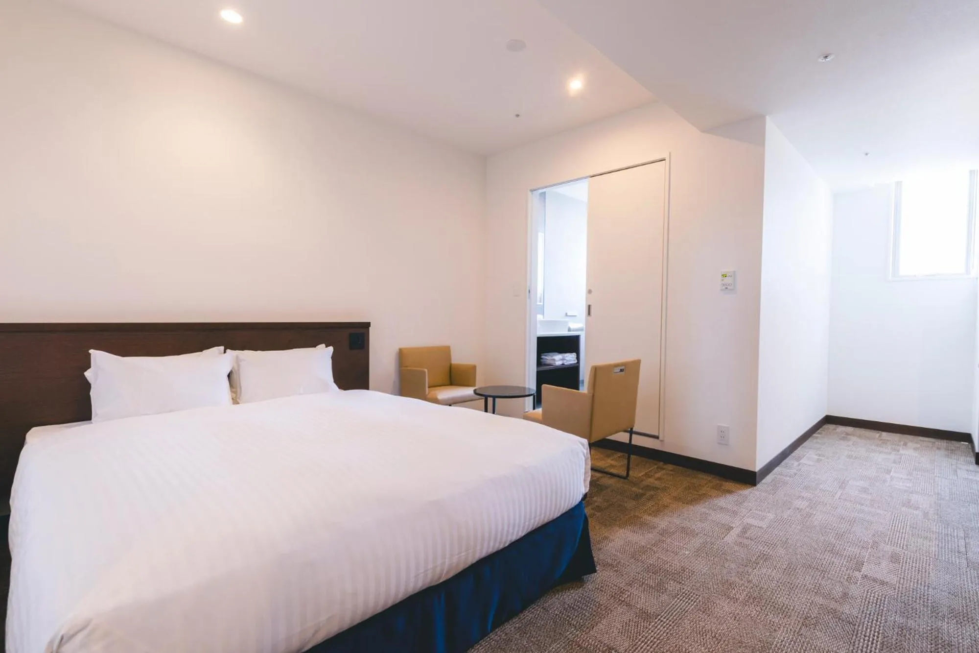 Photo of the whole room, Bed in Seaside Hotel Maiko Villa Kobe