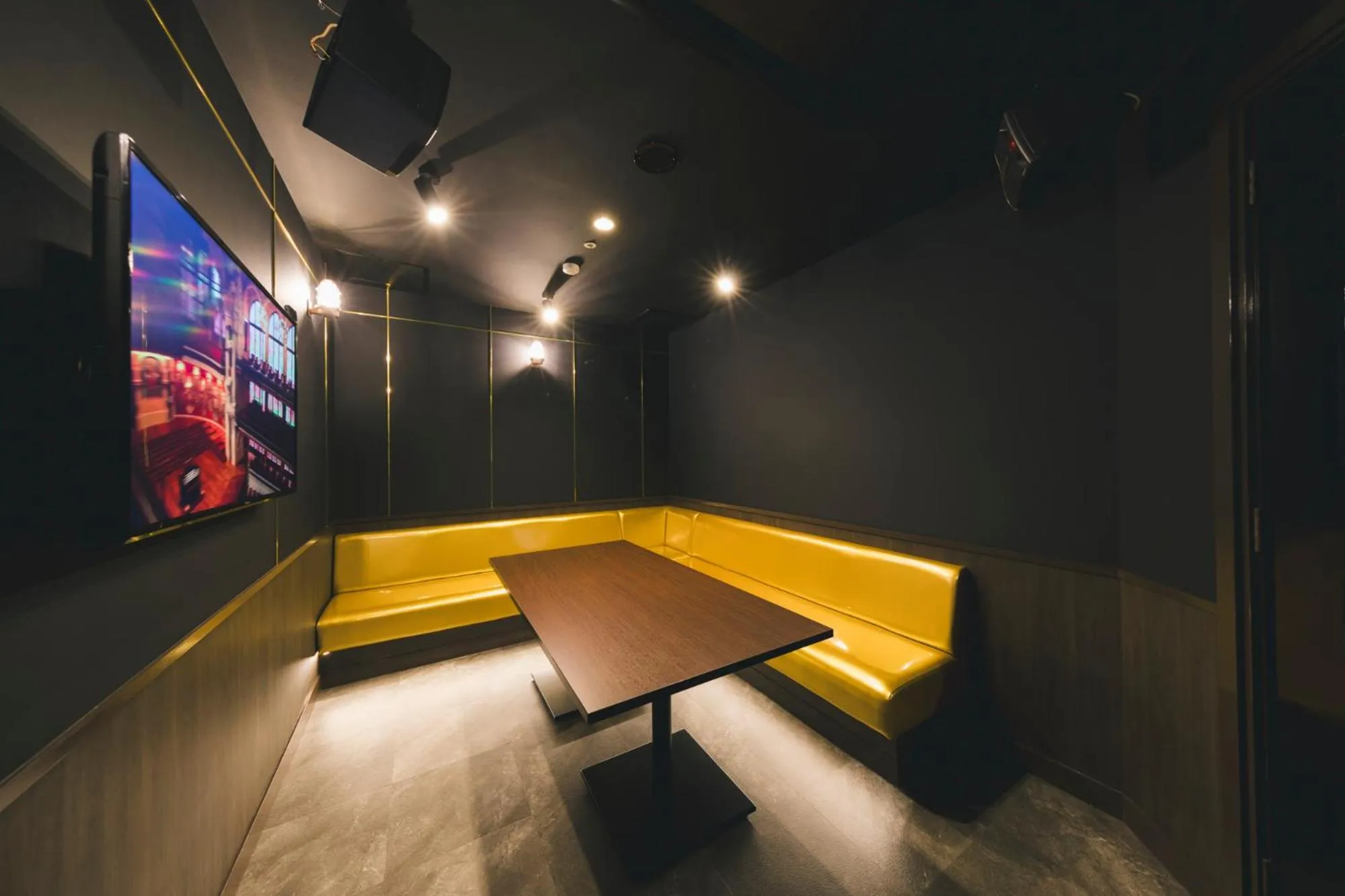 Karaoke in Seaside Hotel Maiko Villa Kobe