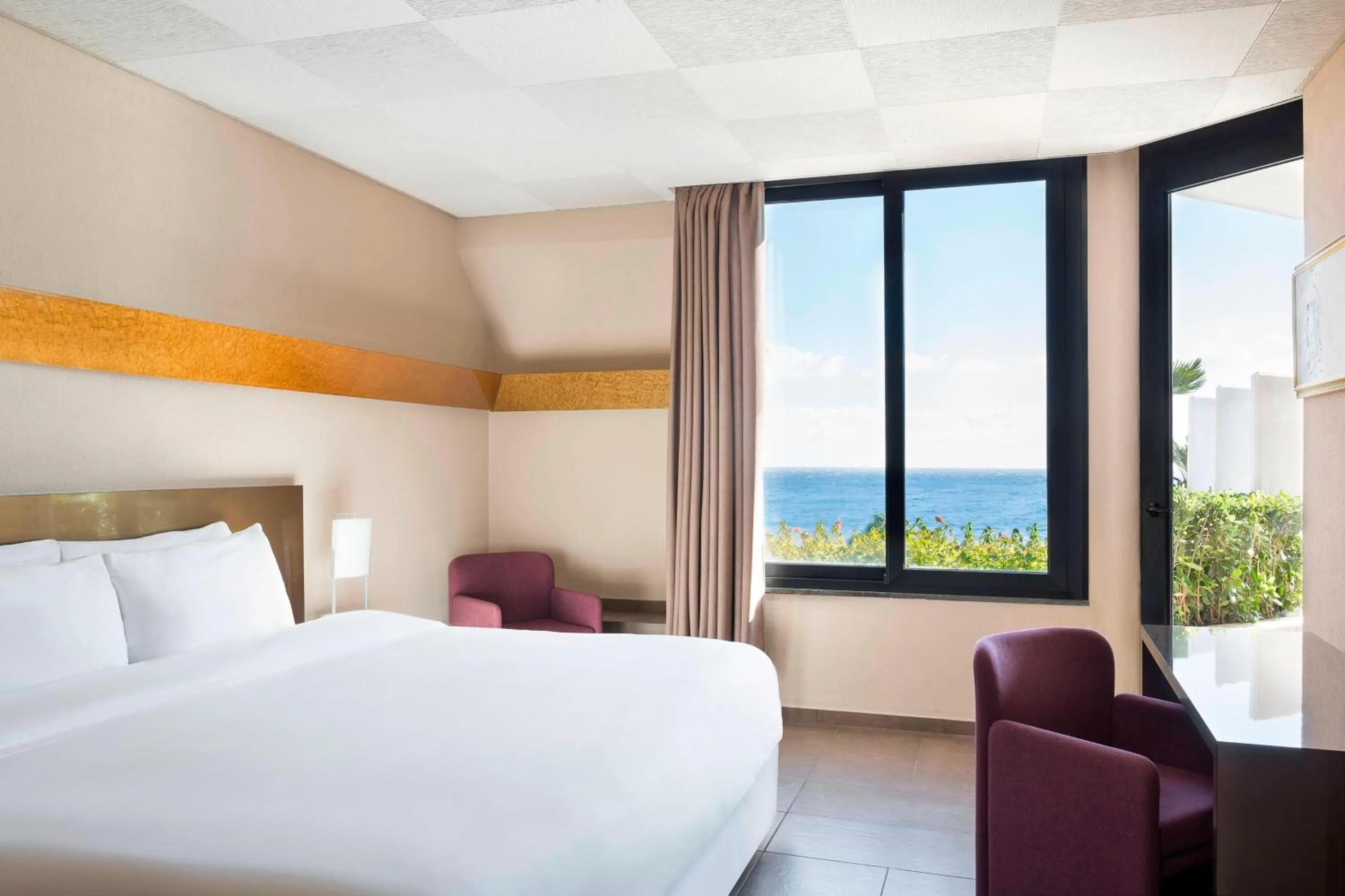 Bedroom, Bed in Four Points by Sheraton Catania Hotel