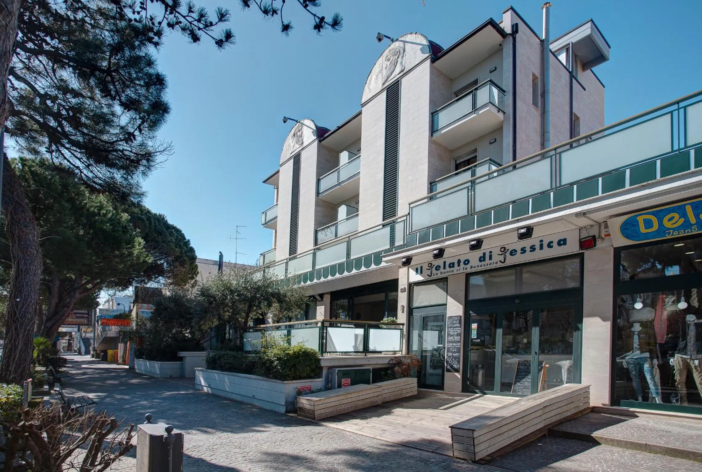 Facade/entrance in Hotel Zeus