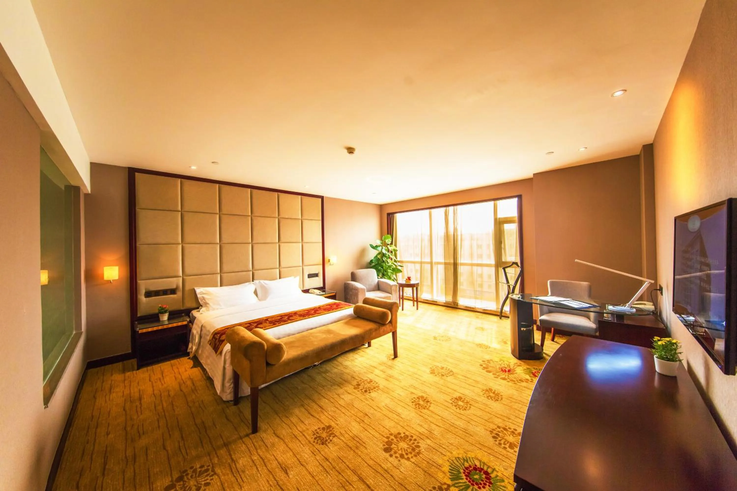 Photo of the whole room, Bed in Fulitai International Hotel