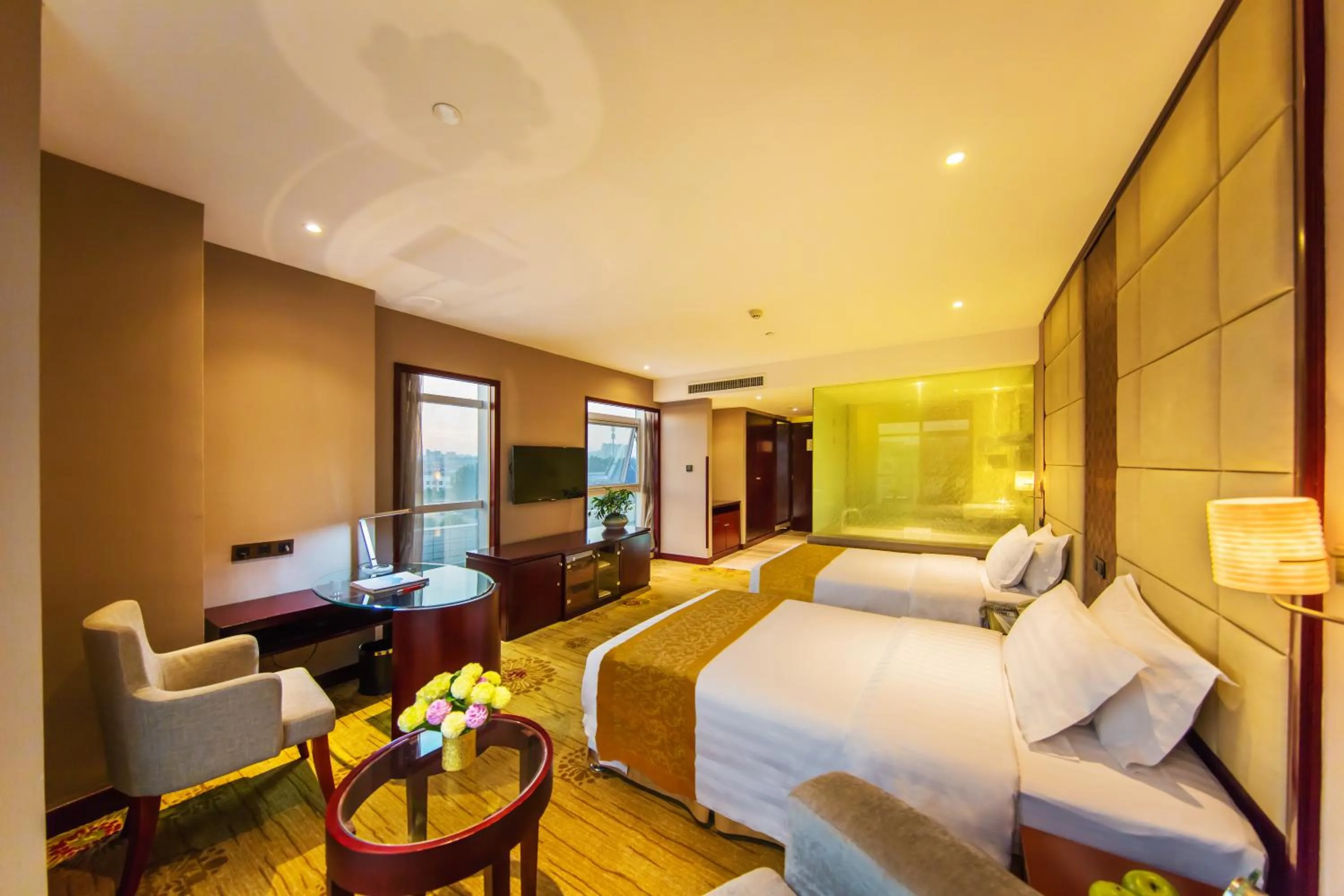 Photo of the whole room, Bed in Fulitai International Hotel