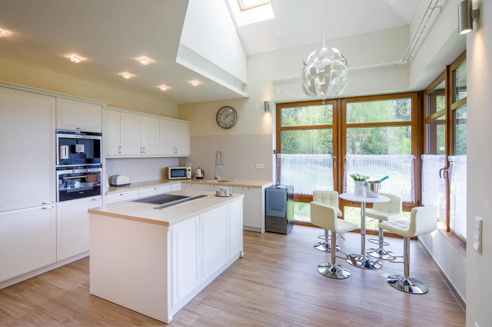 Kitchen or kitchenette in Hotel Villa Golf Cihelny