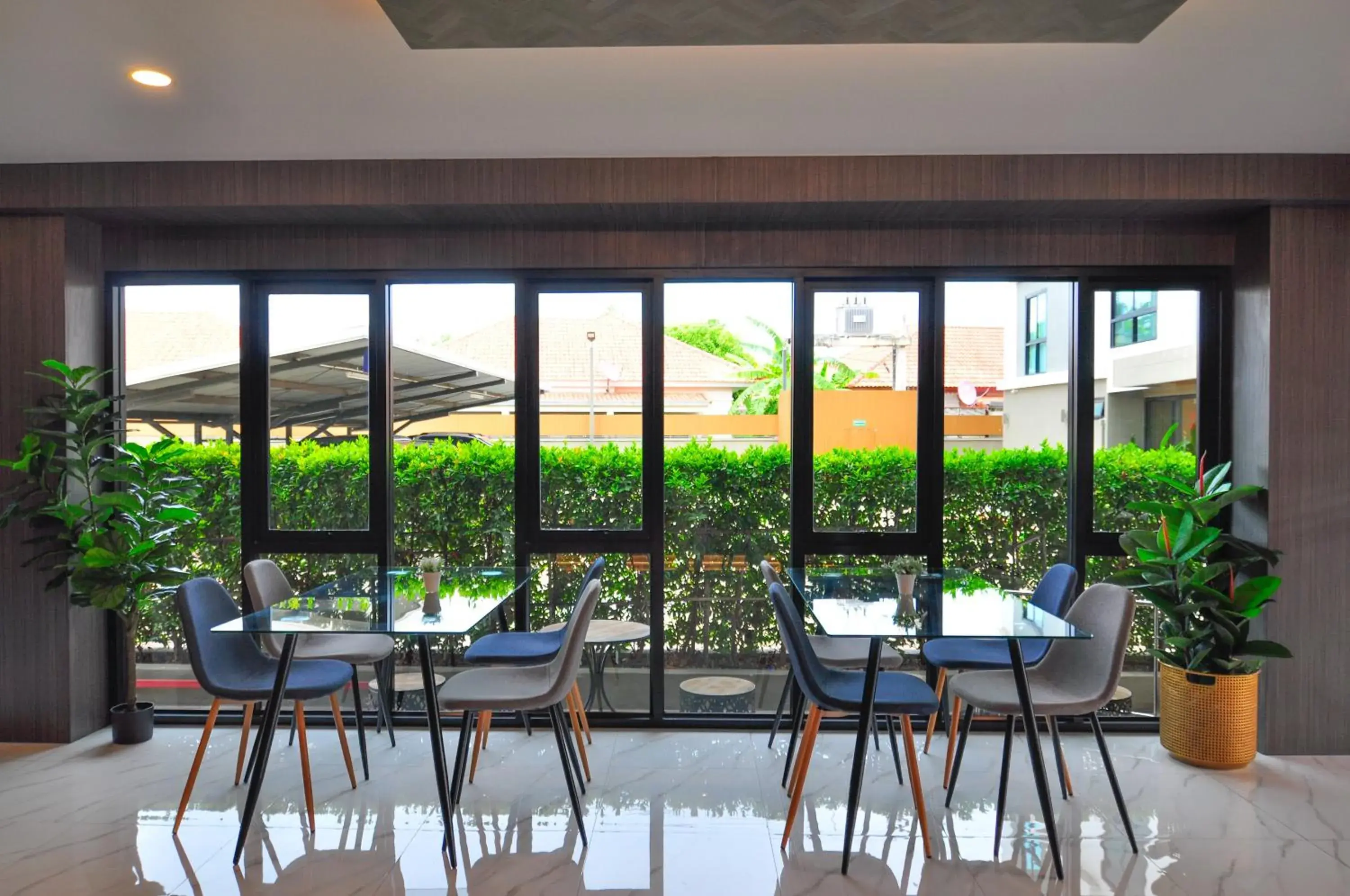 Restaurant/places to eat in The S Block Condotel Restaurant/places to eat in The S Block Condotel