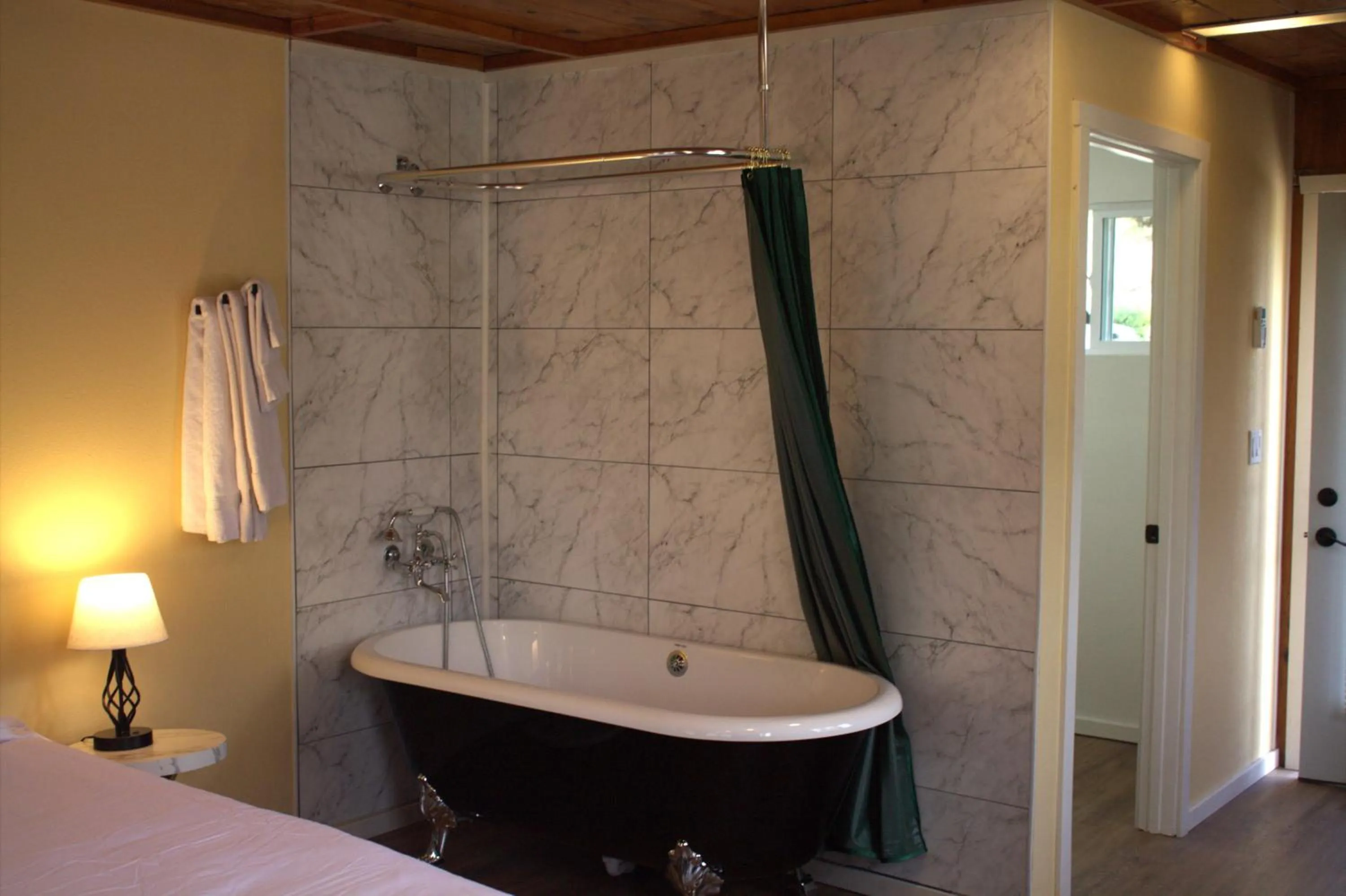 Bed in Quiet Mind Lodge, Spa & Retreat Sequoias