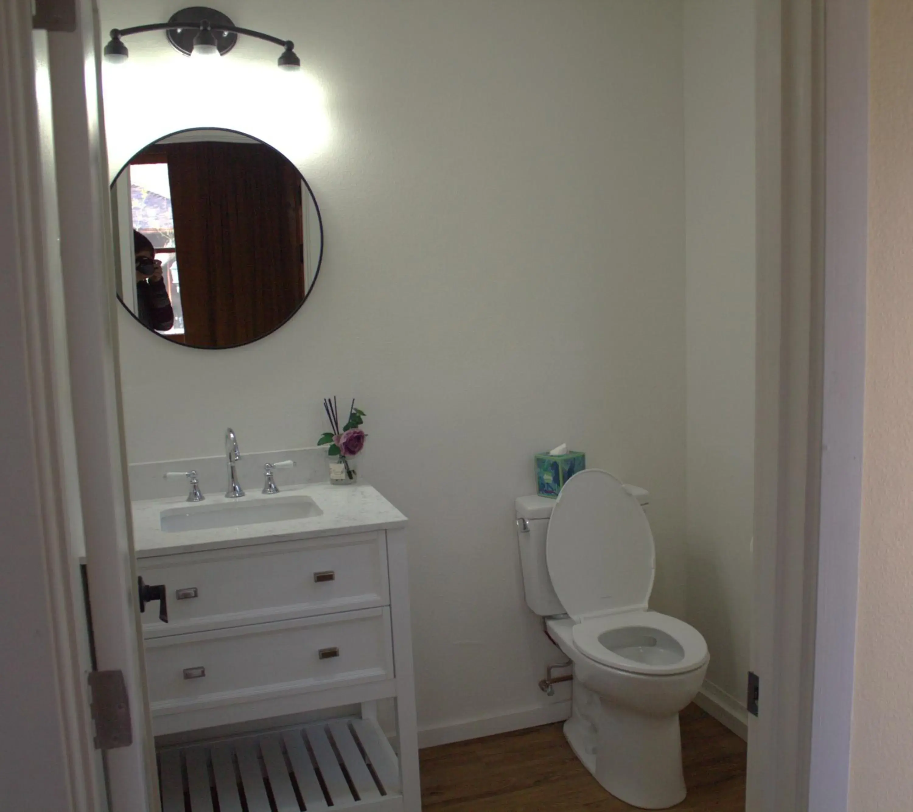 Bathroom in Quiet Mind Lodge, Spa & Retreat Sequoias Bathroom in Quiet Mind Lodge, Spa & Retreat Sequoias