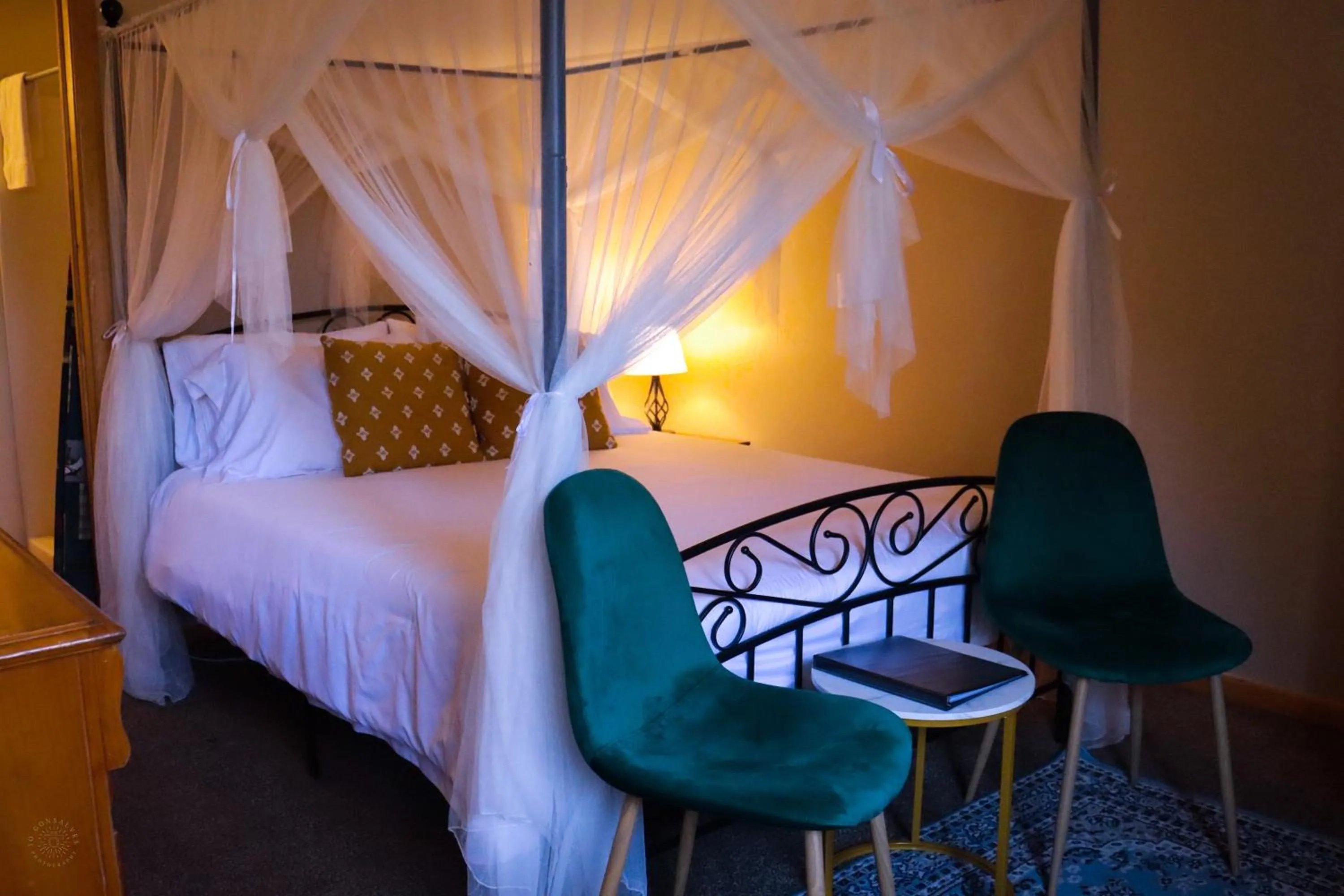 Bed in Quiet Mind Lodge, Spa & Retreat Sequoias