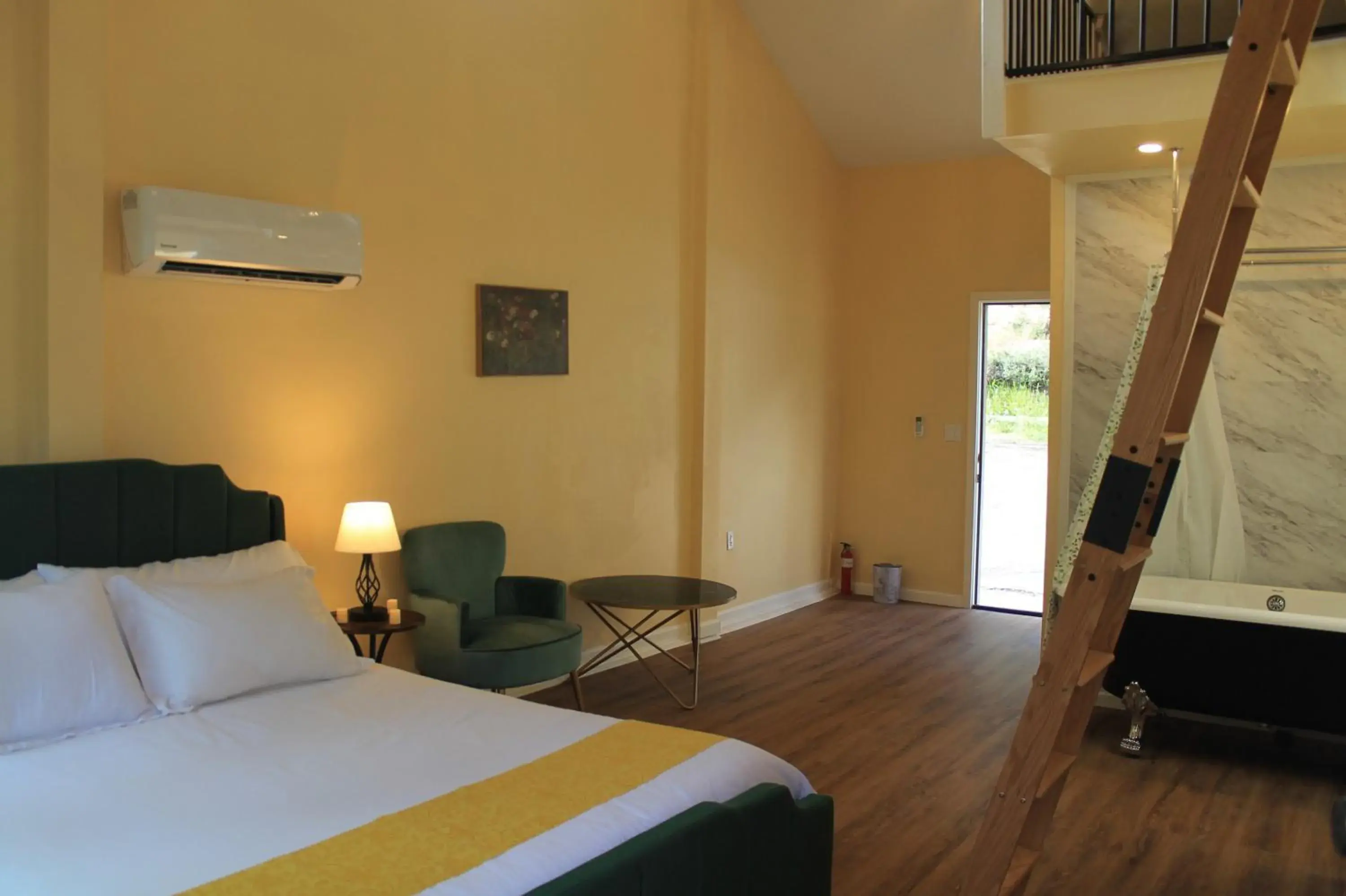 Deluxe Family Suite in Quiet Mind Lodge, Spa & Retreat Sequoias Deluxe Family Suite in Quiet Mind Lodge, Spa & Retreat Sequoias