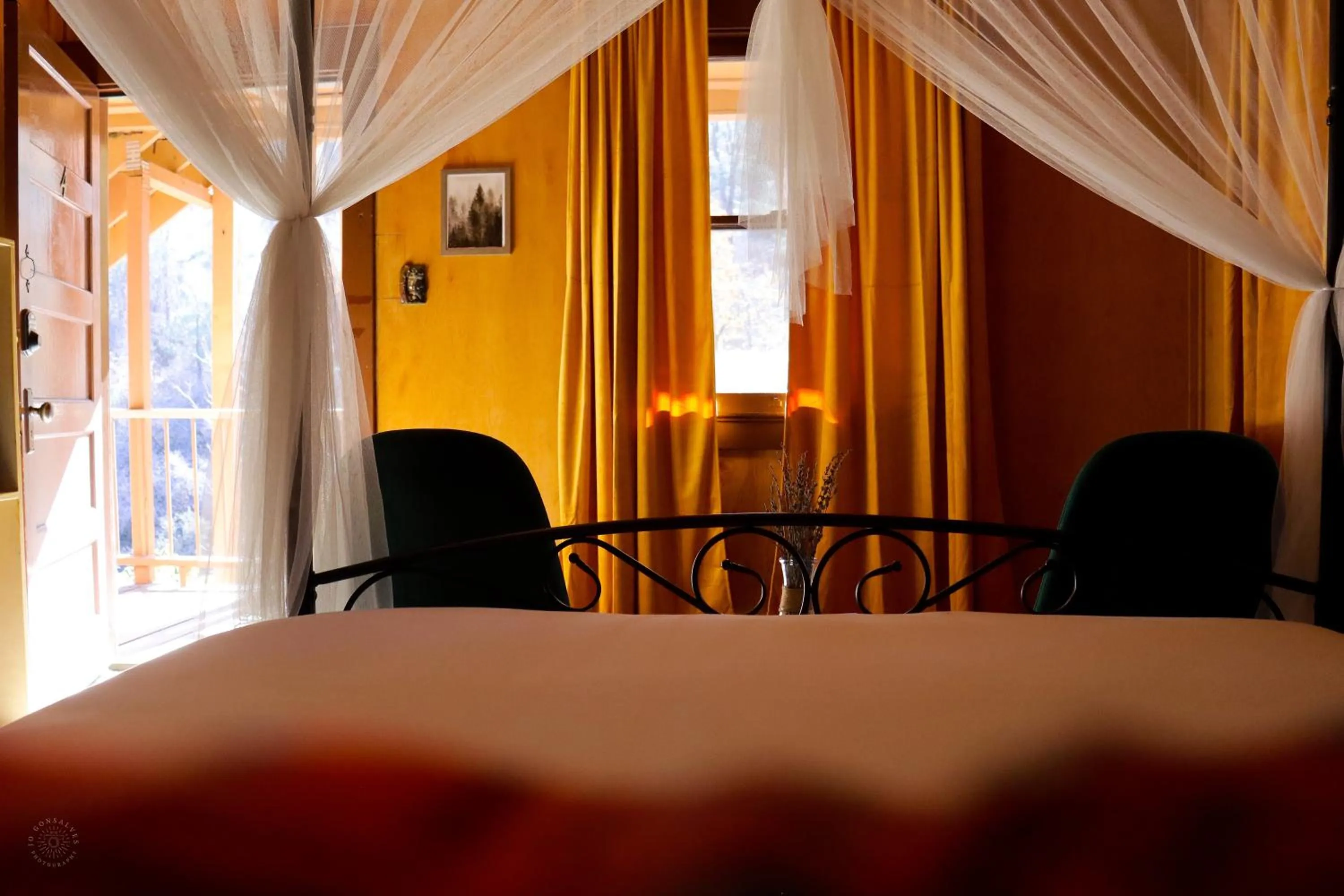 Bed in Quiet Mind Lodge, Spa & Retreat Sequoias