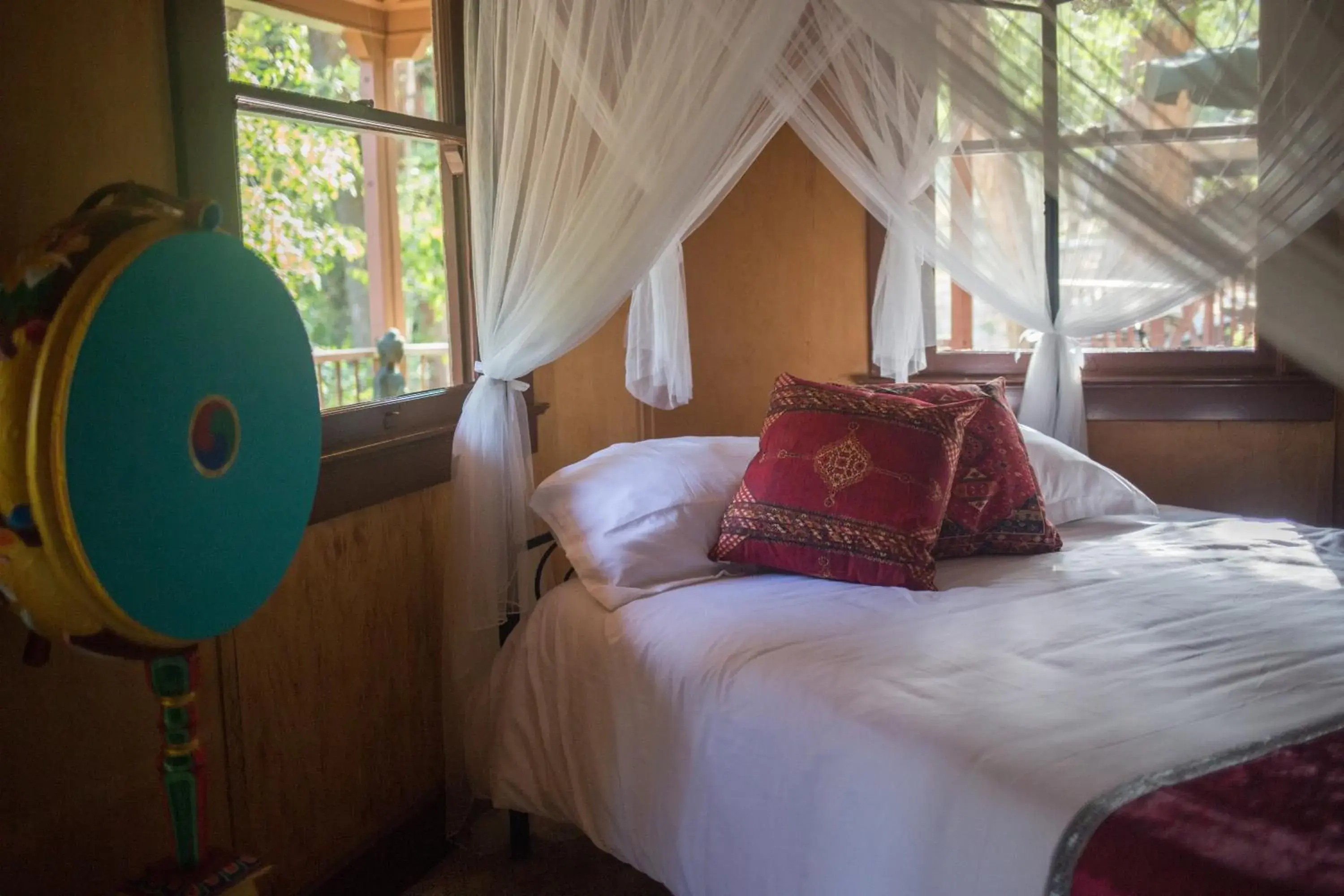 Bed in Quiet Mind Lodge, Spa & Retreat Sequoias Bed in Quiet Mind Lodge, Spa & Retreat Sequoias