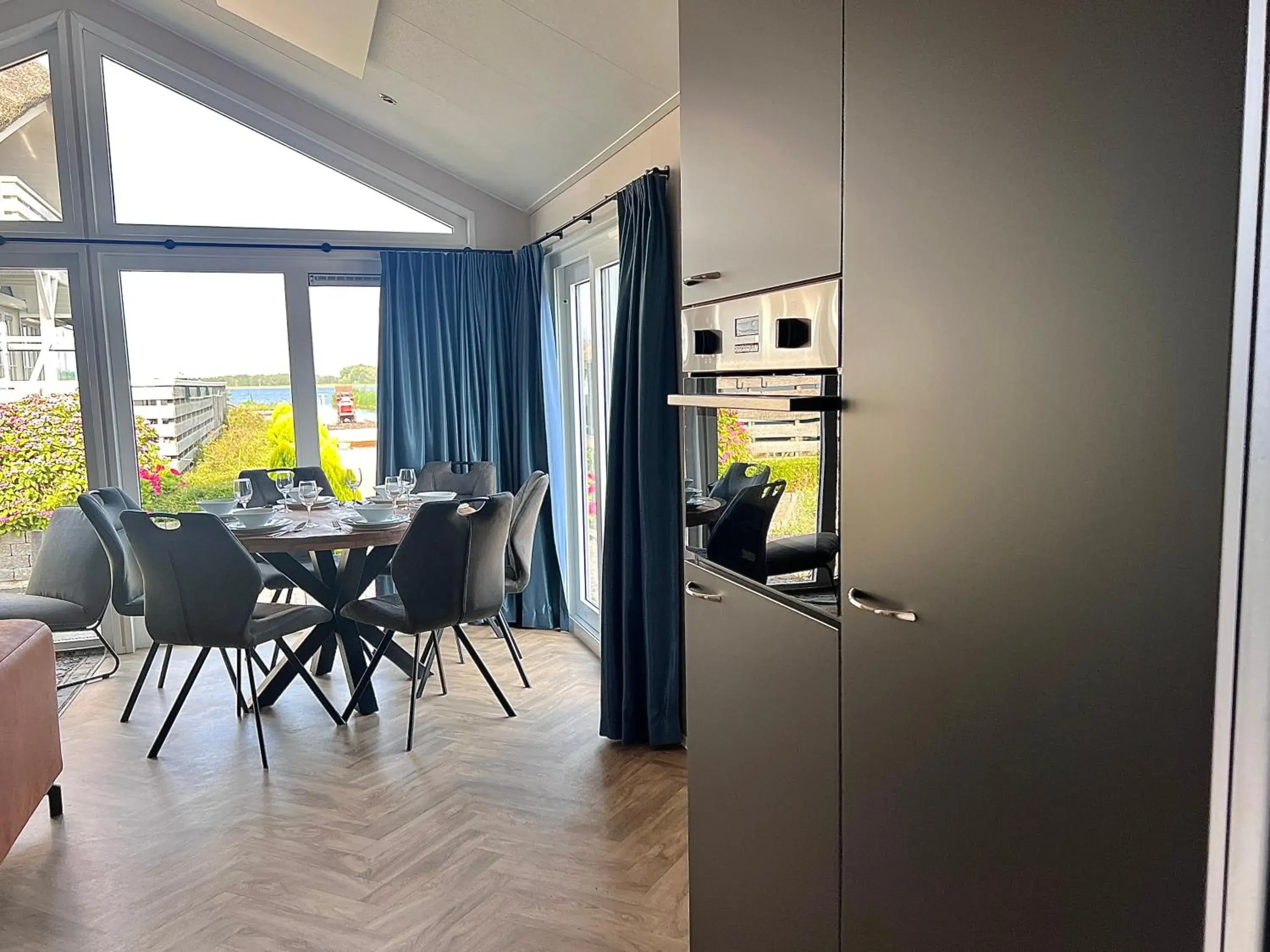 Dining area in Waterpark Giethoorn Dining area in Waterpark Giethoorn