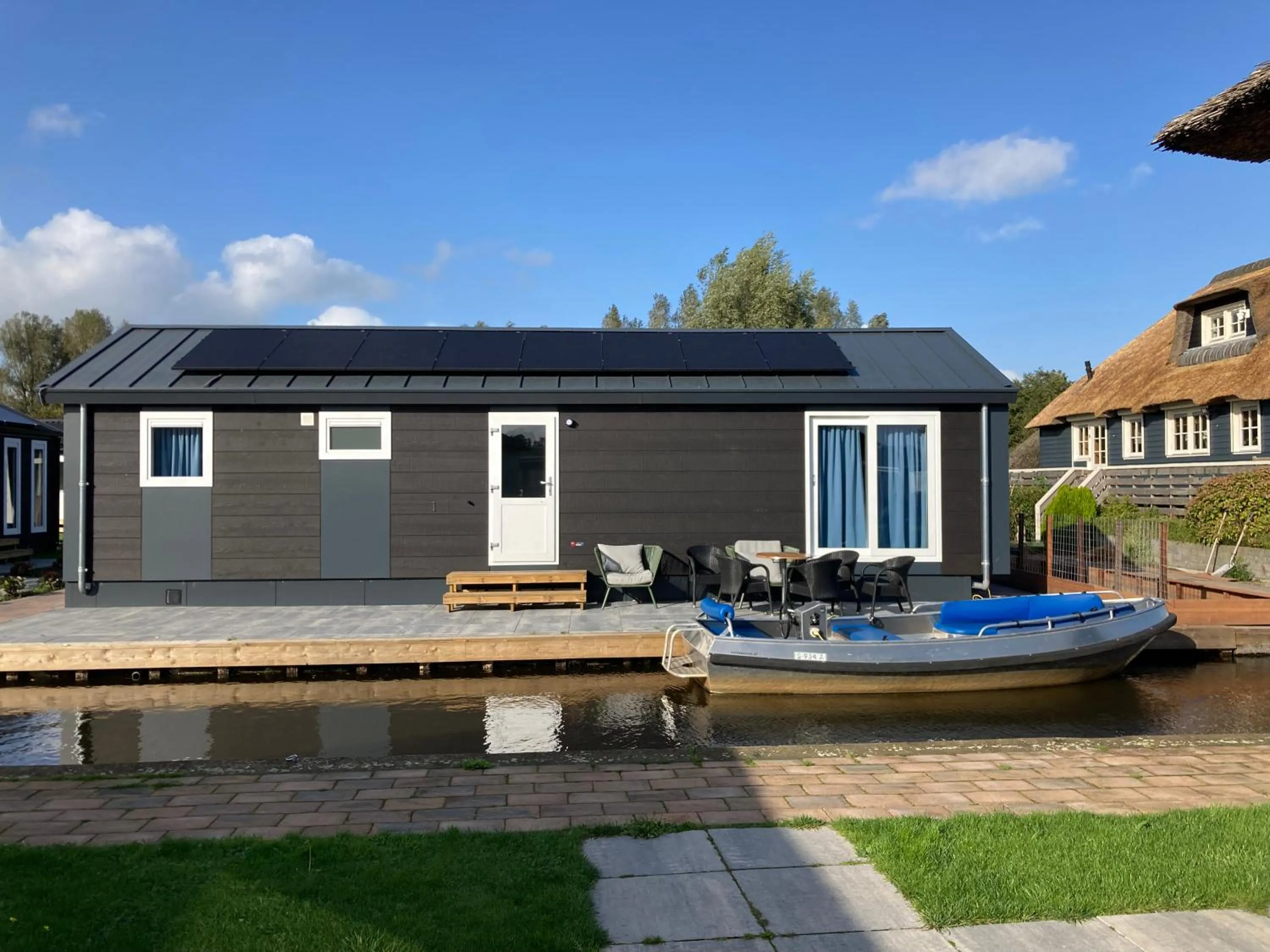 River view in Waterpark Giethoorn