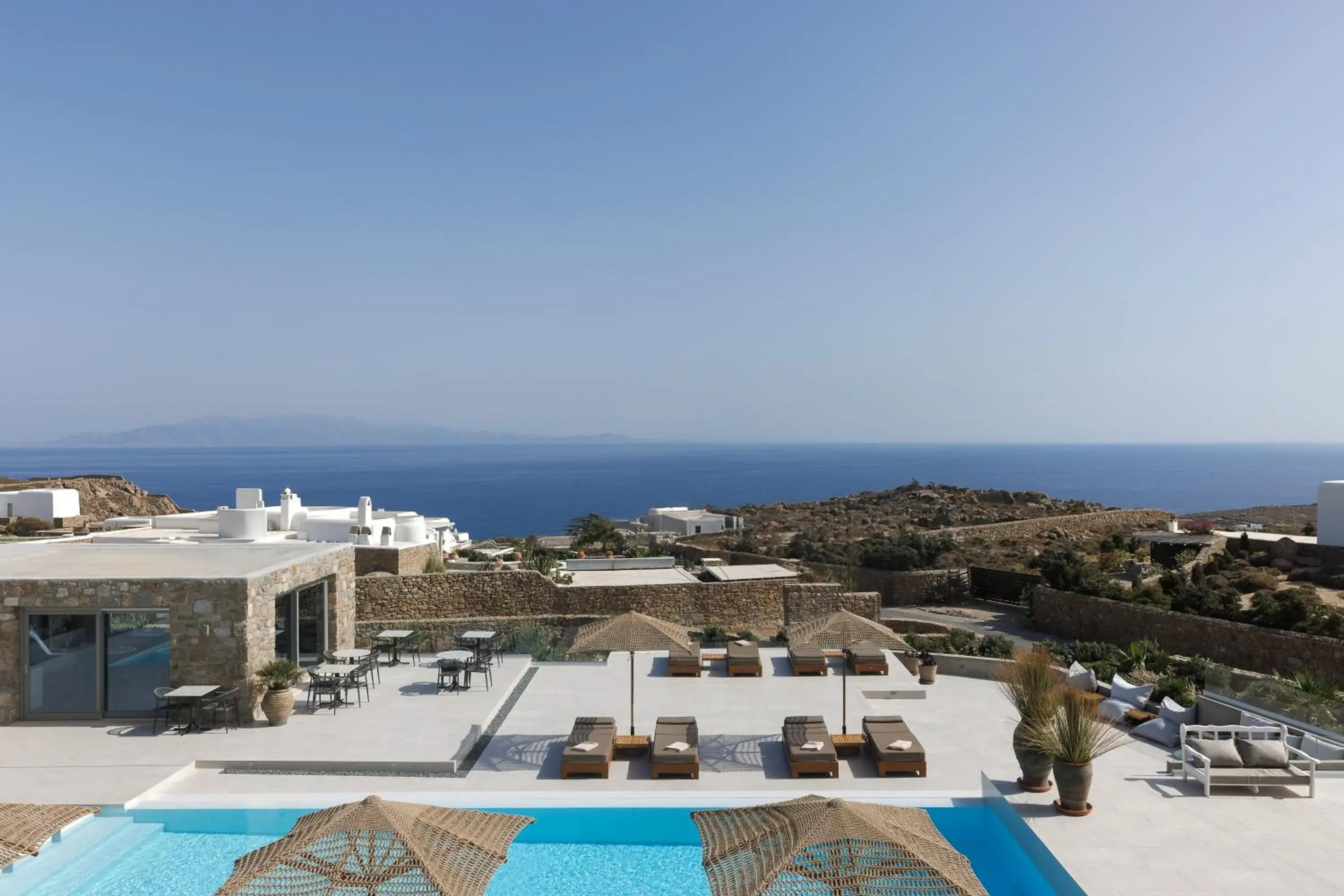 Property building in Ionic Suites Property building in Ionic Suites