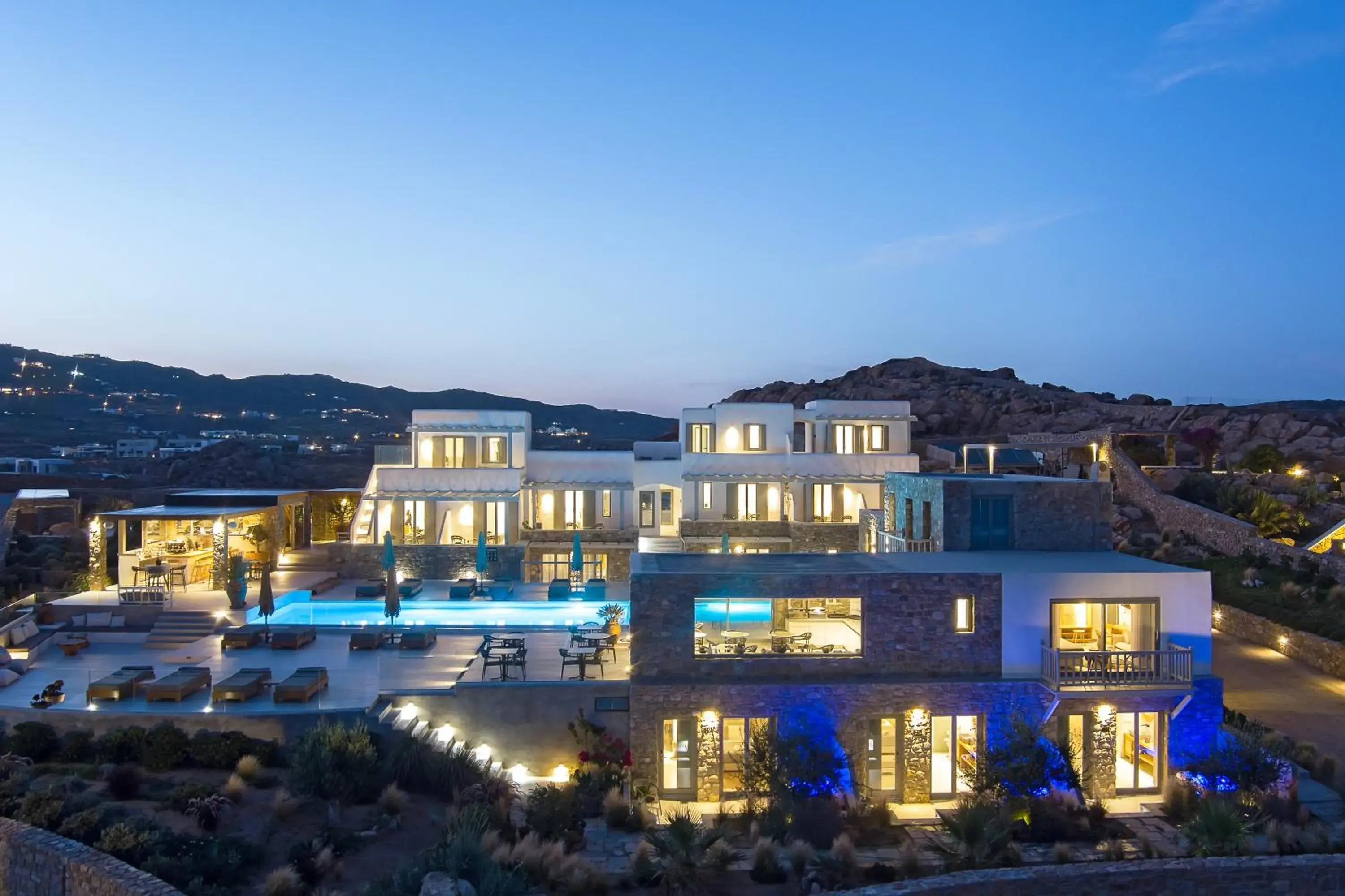 Property building in Ionic Suites Property building in Ionic Suites