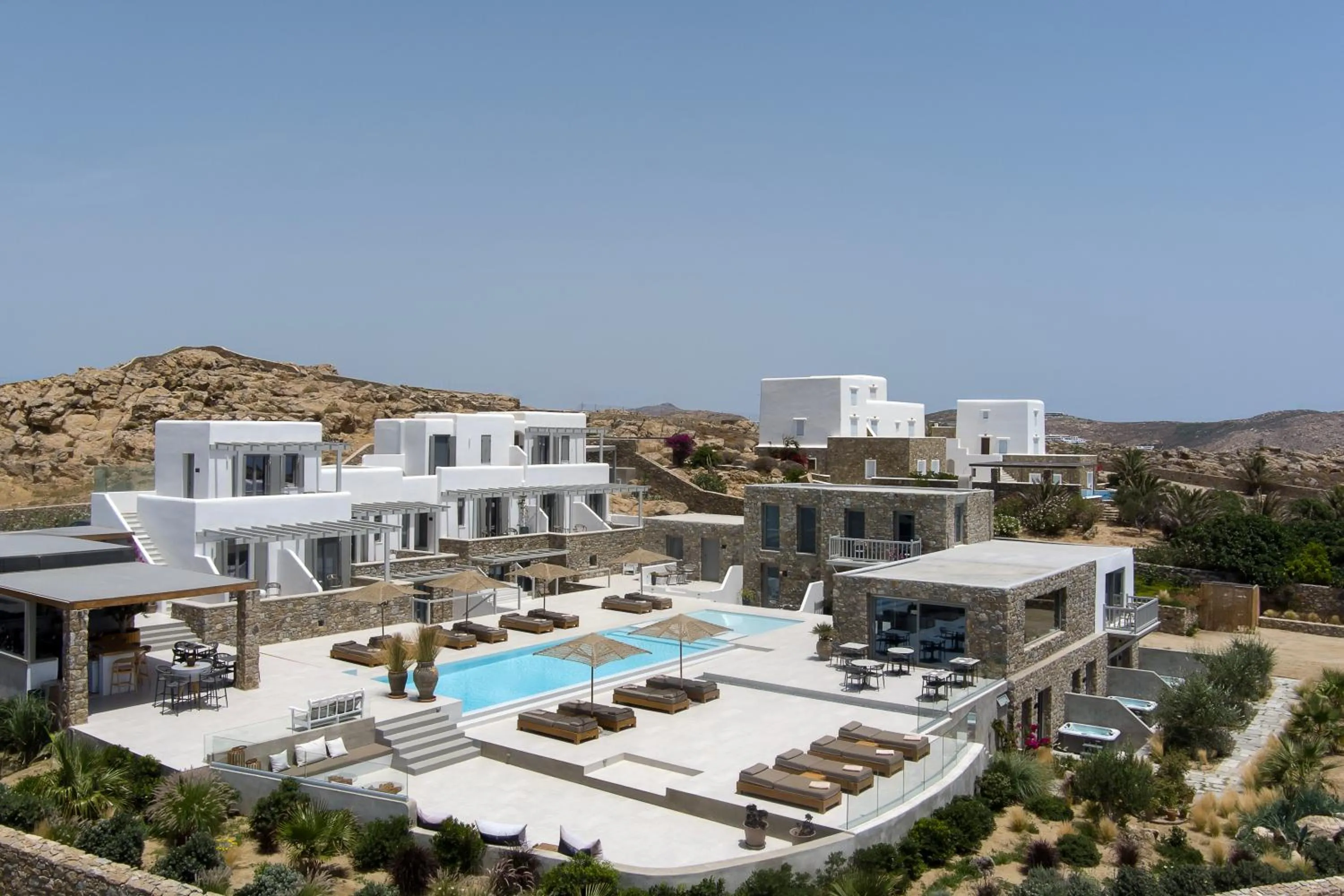 Property building in Ionic Suites