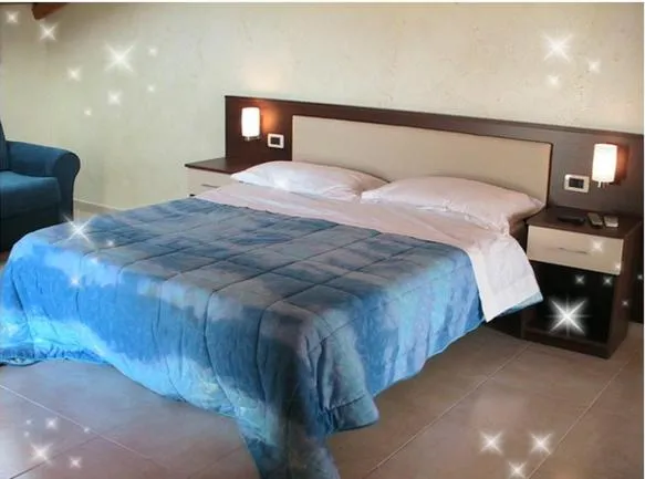 Photo of the whole room, Bed in B&B Suite