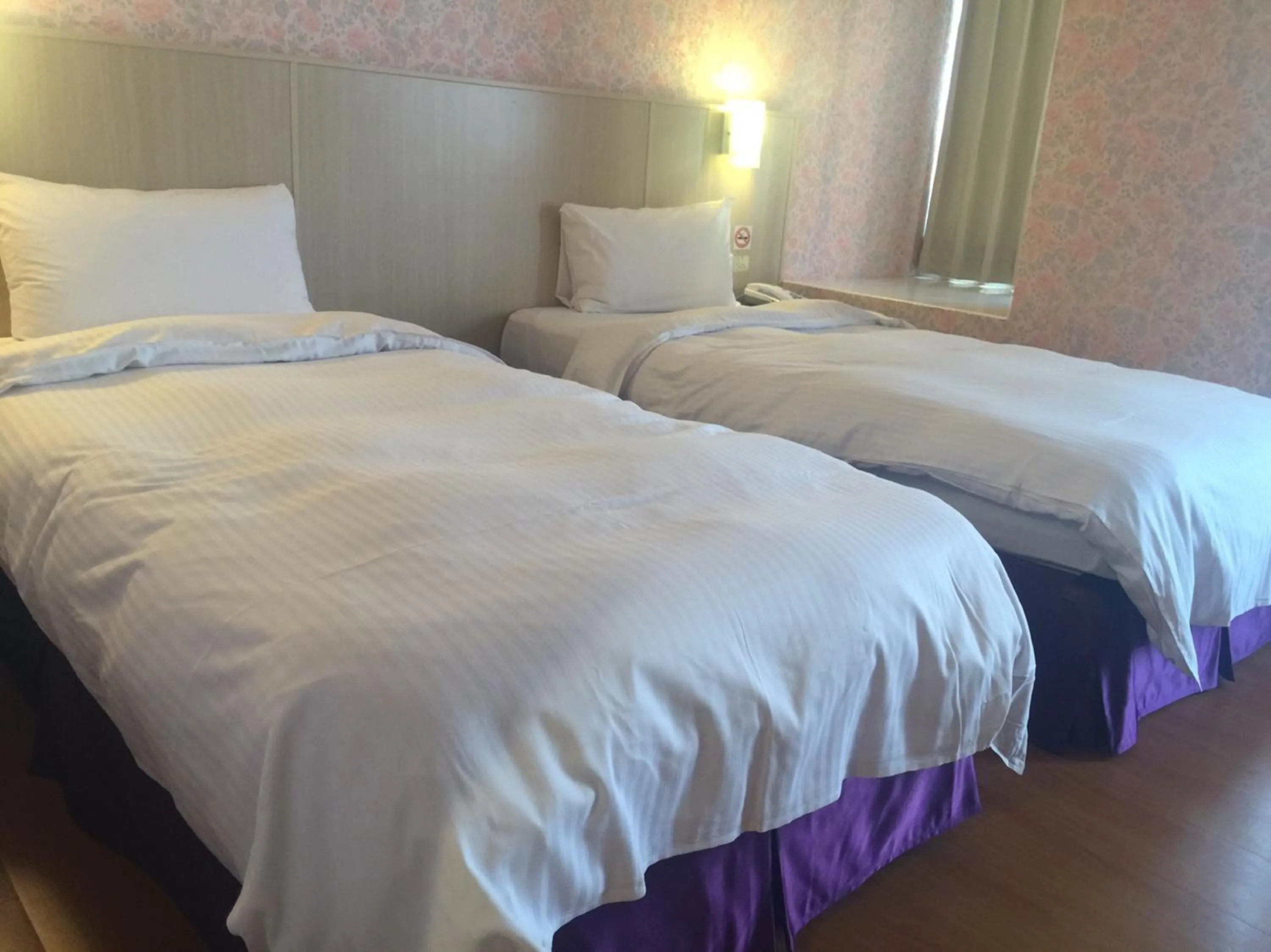 Photo of the whole room, Bed in Long Siang Hotel
